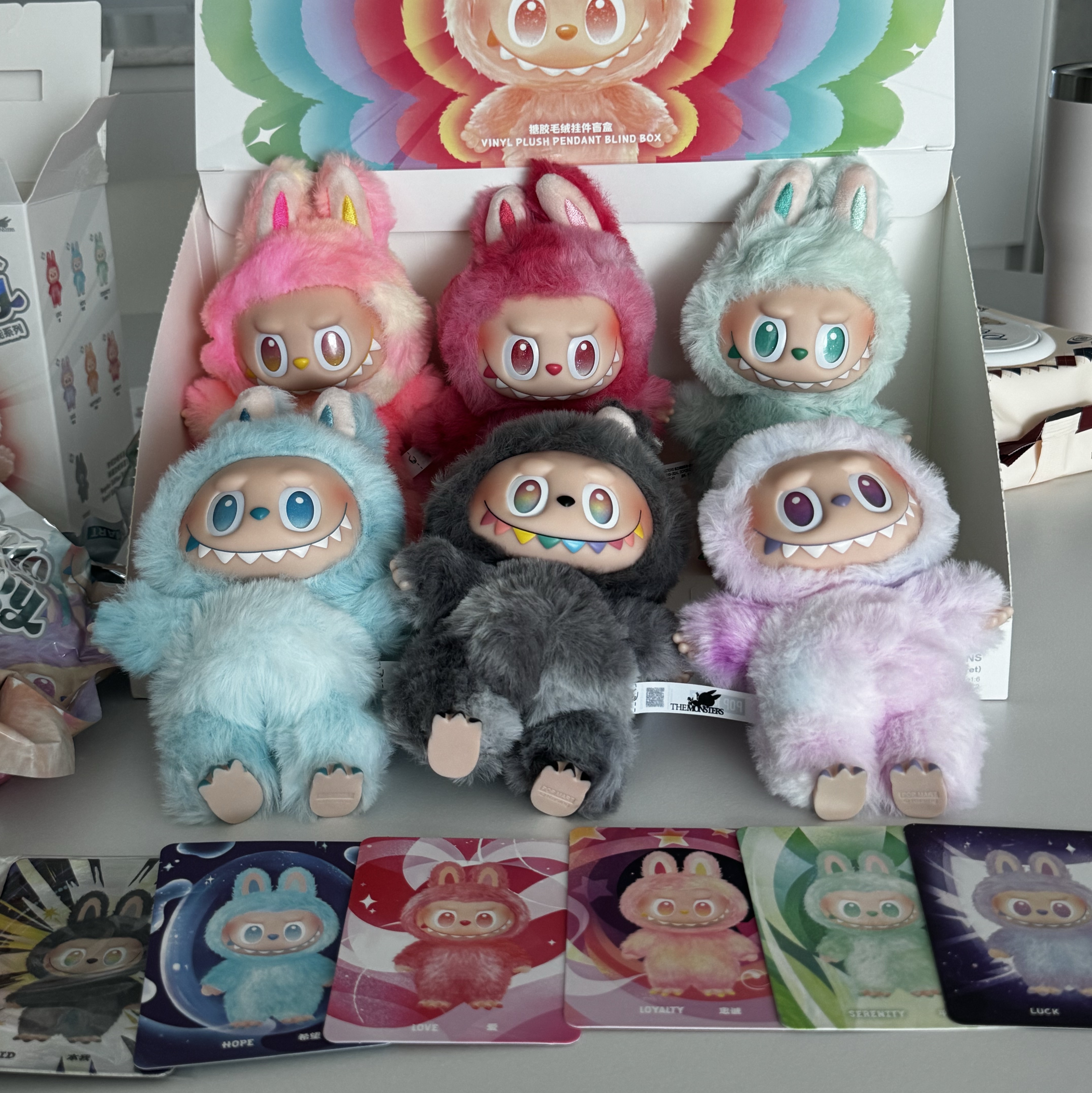 Pop Mart Labubu The Monsters Highlight Series Sealed Case (6 Blind Boxes) 착용 스타일