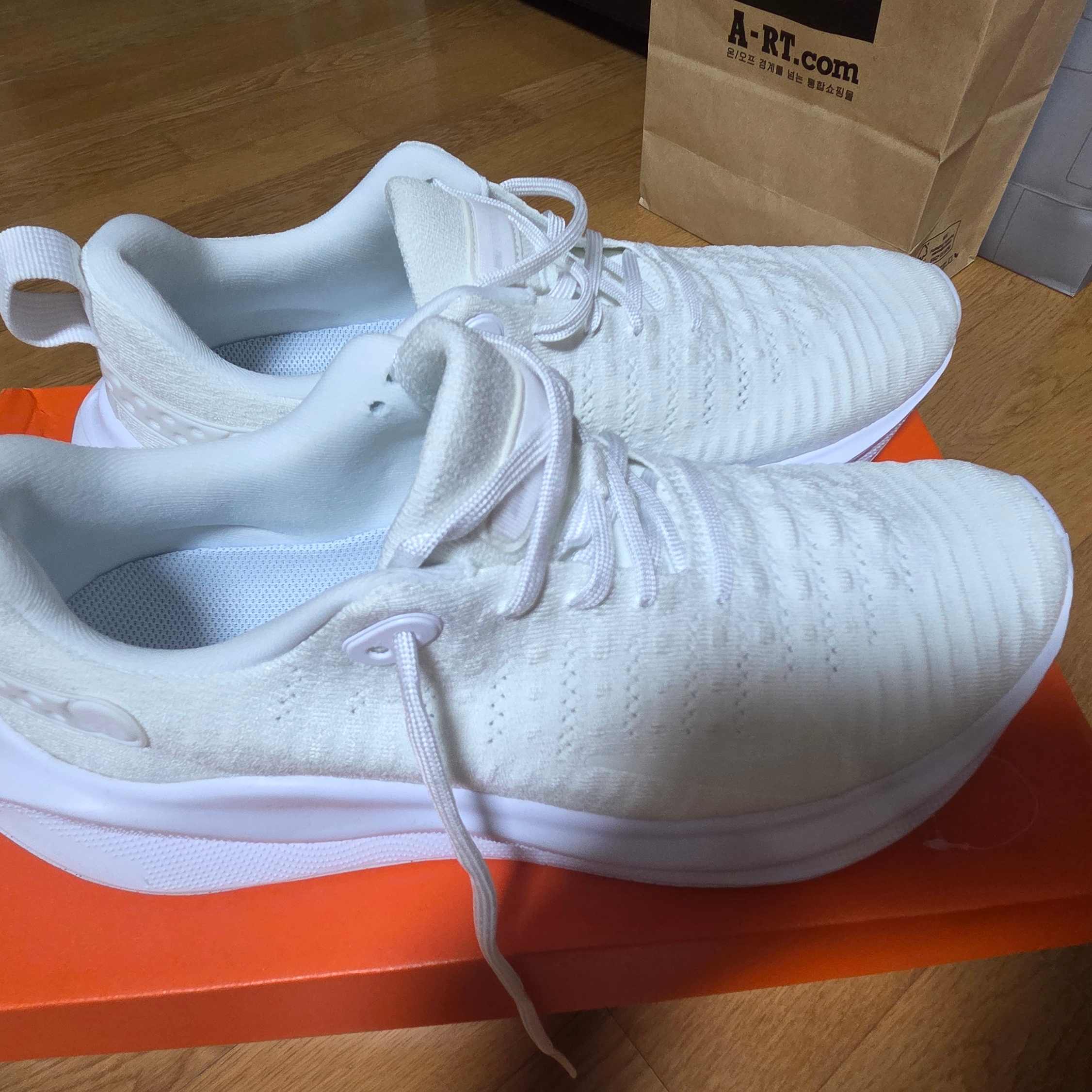 Nike ReactX Infinity Run 4 White 착용 스타일