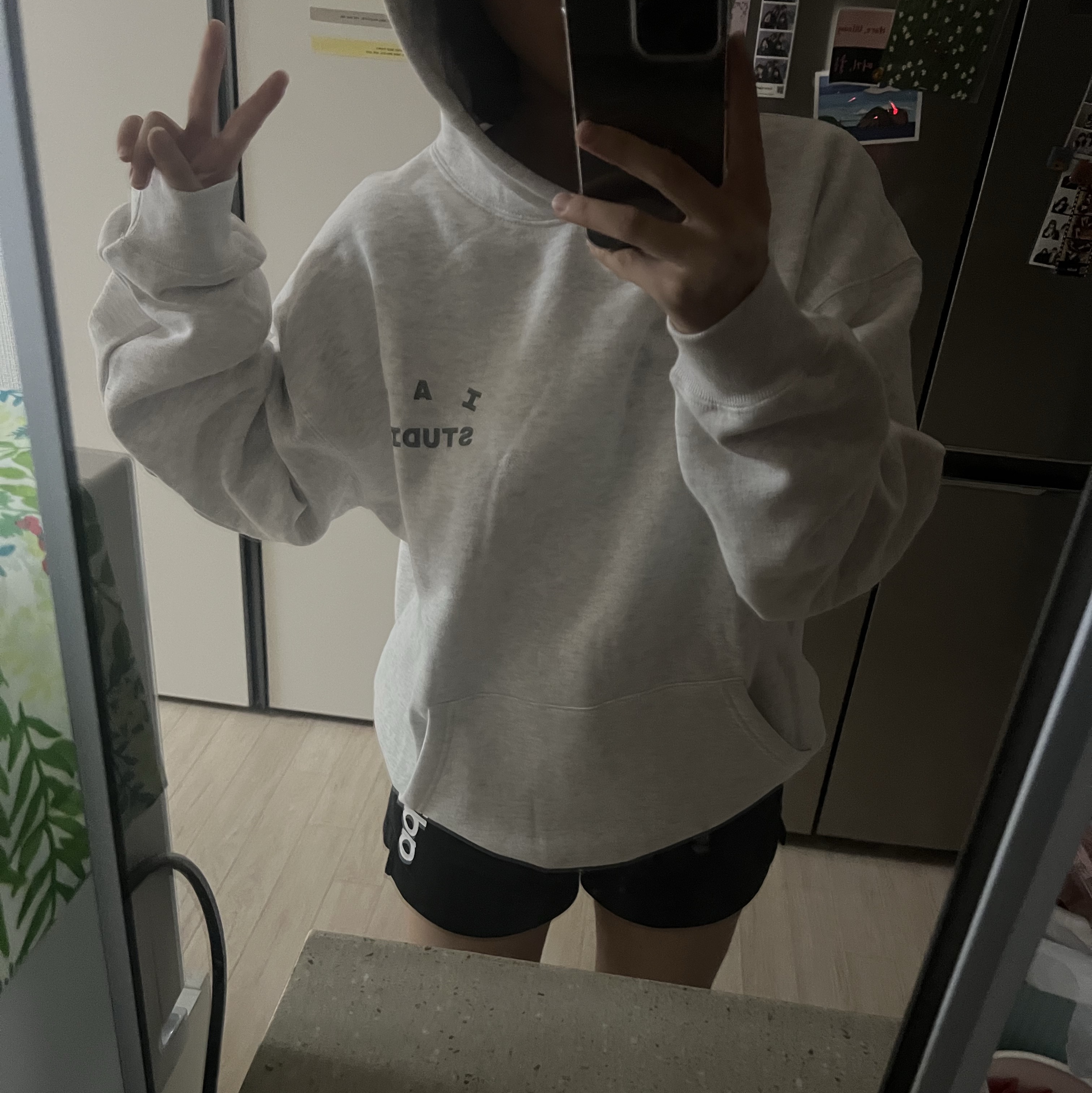IAB Studio Hoodie Light Gray 착용 스타일