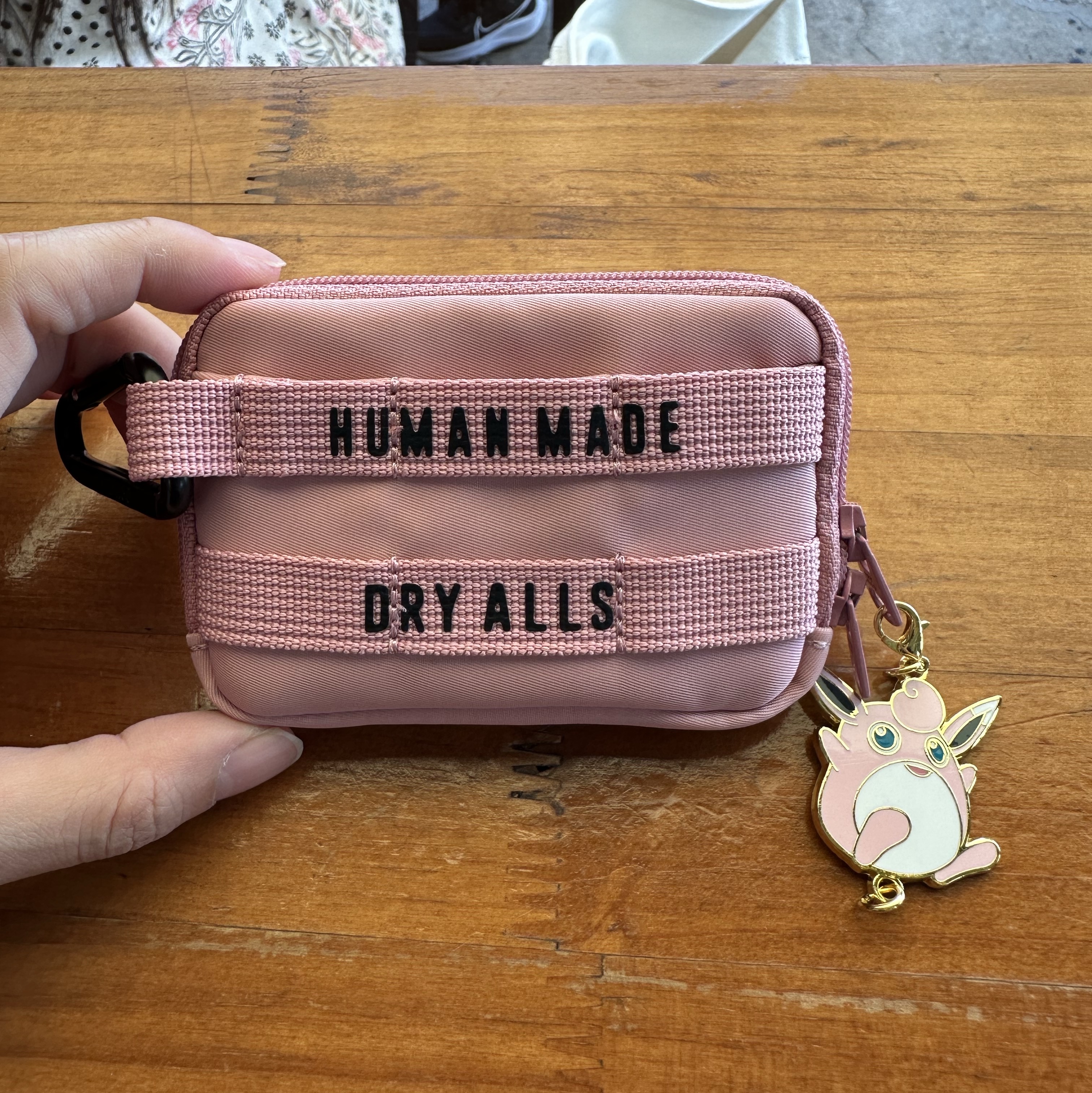 Human Made Military Card Case Pink 착용 스타일