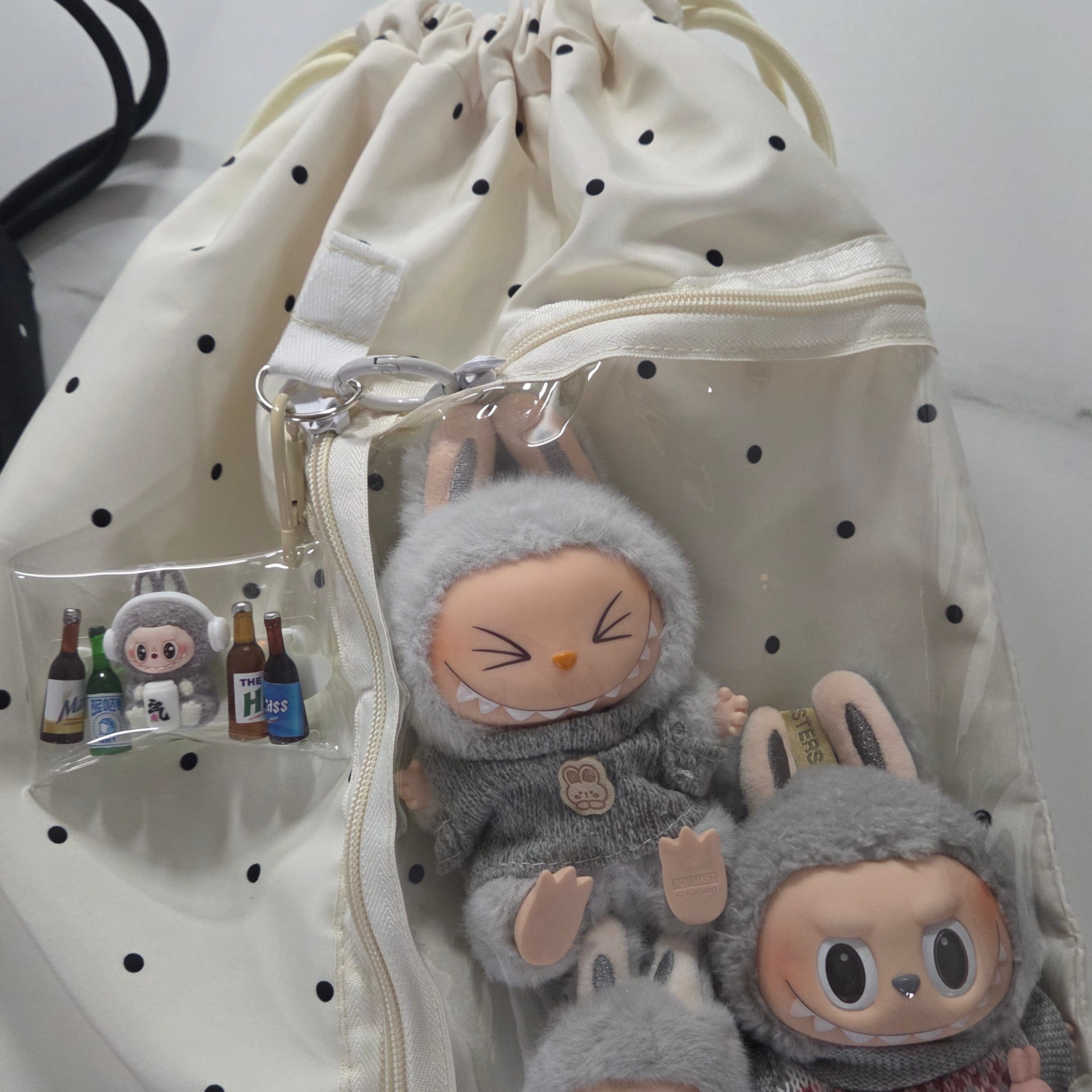Pop Mart Labubu The Monsters Pin For Love Series Vinyl Plush Pendant Sealed Case (A-M) (1 Blind Box), Pop Mart Labubu The Monsters Pin For Love Series Vinyl Plush Pendant Sealed Case (N-Z) (1 Blind Box) 착용 스타일 - 2