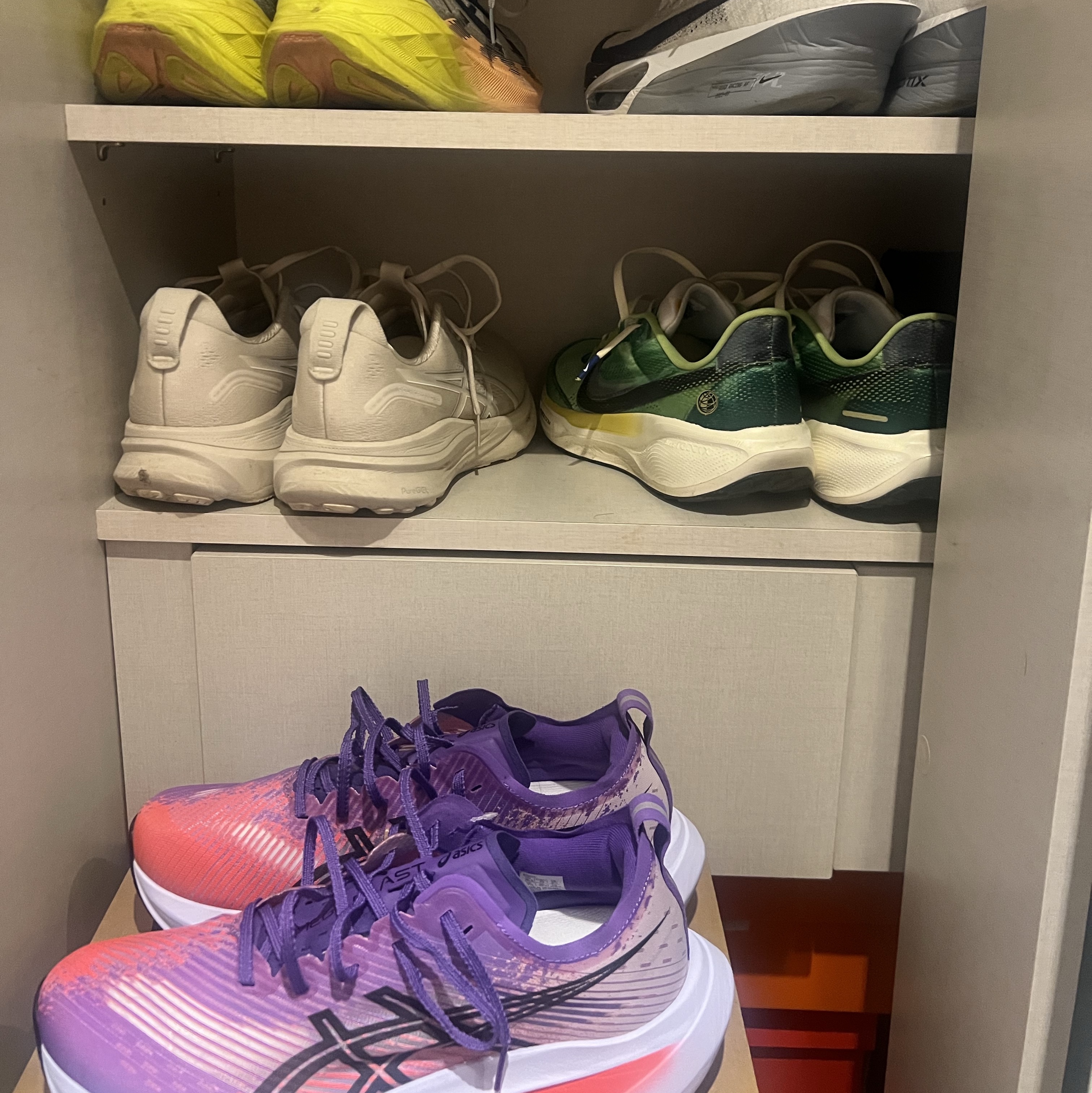 Nike Air Zoom Alphafly Next% 3 White Pure Platinum, Asics Superblast 2 Paris Cool Grey Safety Yellow 착용 스타일