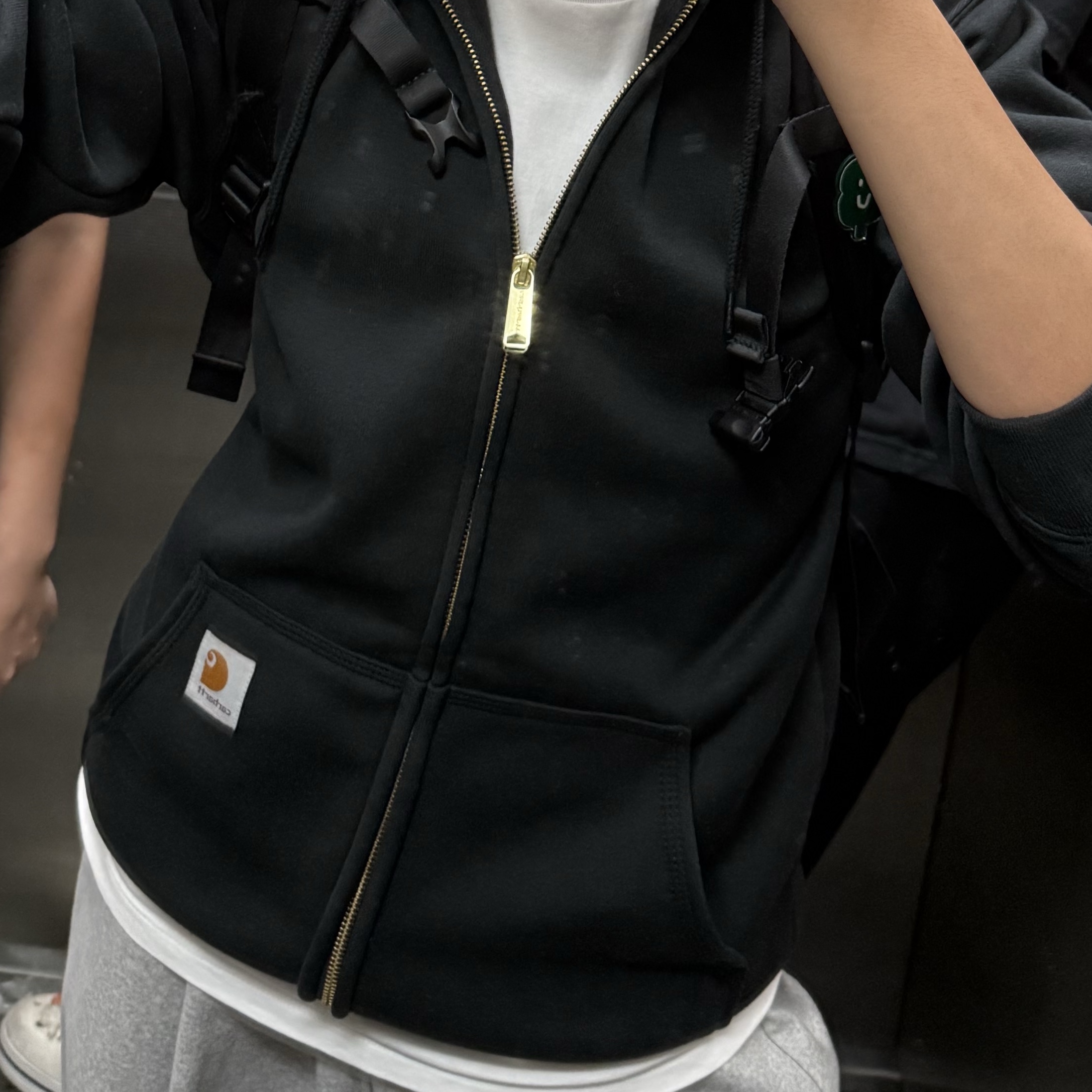 Carhartt Loose Fit Midweight Regular Full Zip Sweatshirt Black 착용 스타일