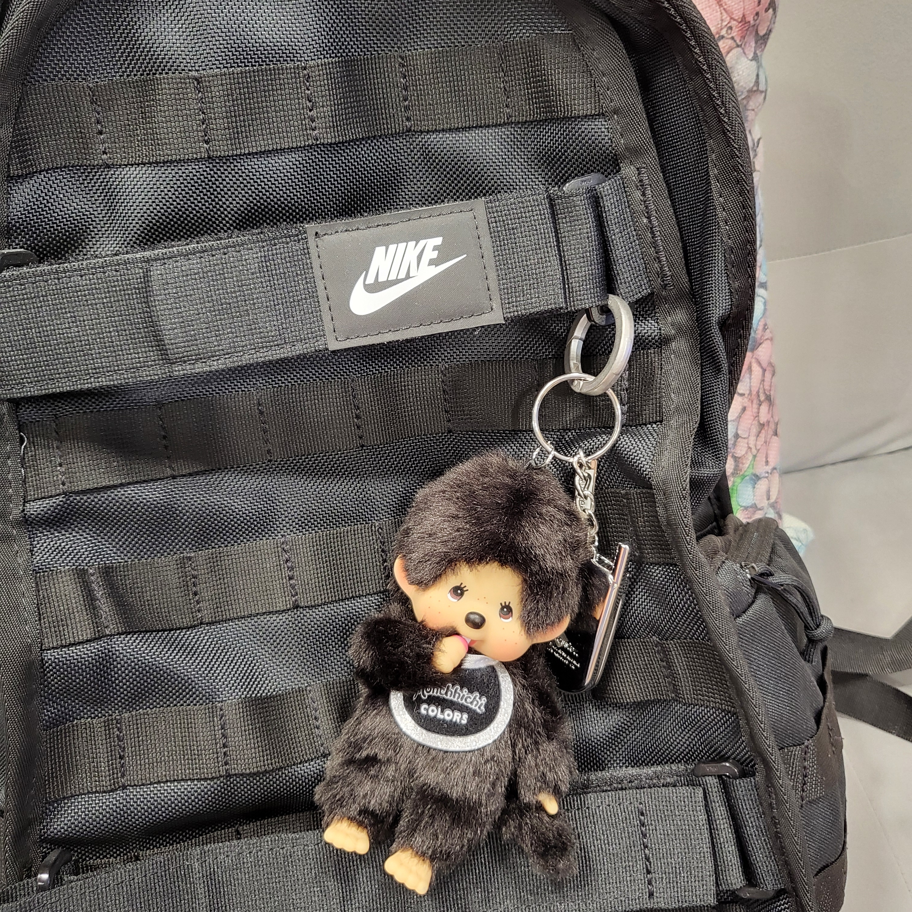 Monchhichi Colors Key Chain Black 착용 스타일 - 1