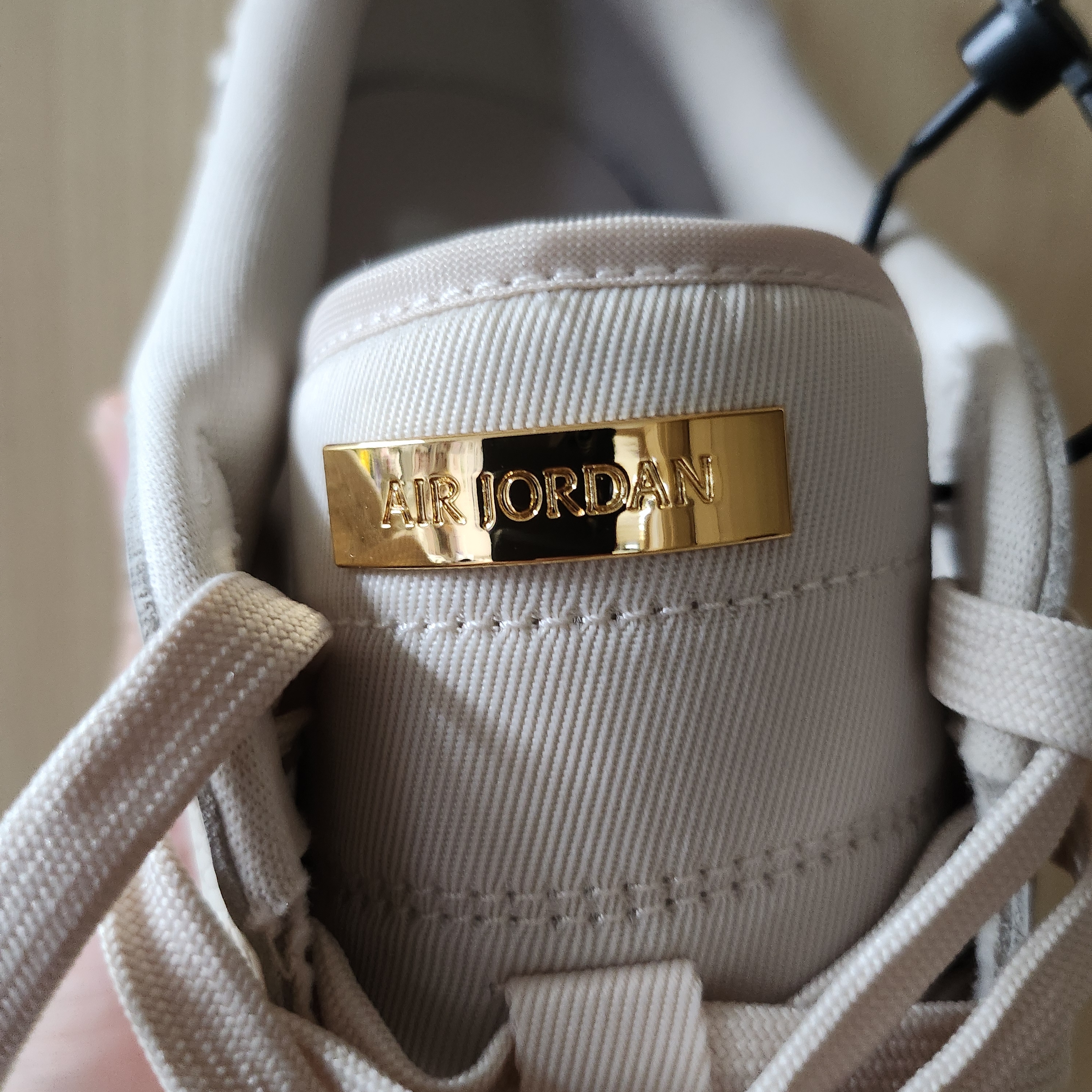 (W) Jordan 1 Low Method of Make Legend Light Brown Metallic Gold 착용 스타일 - 4