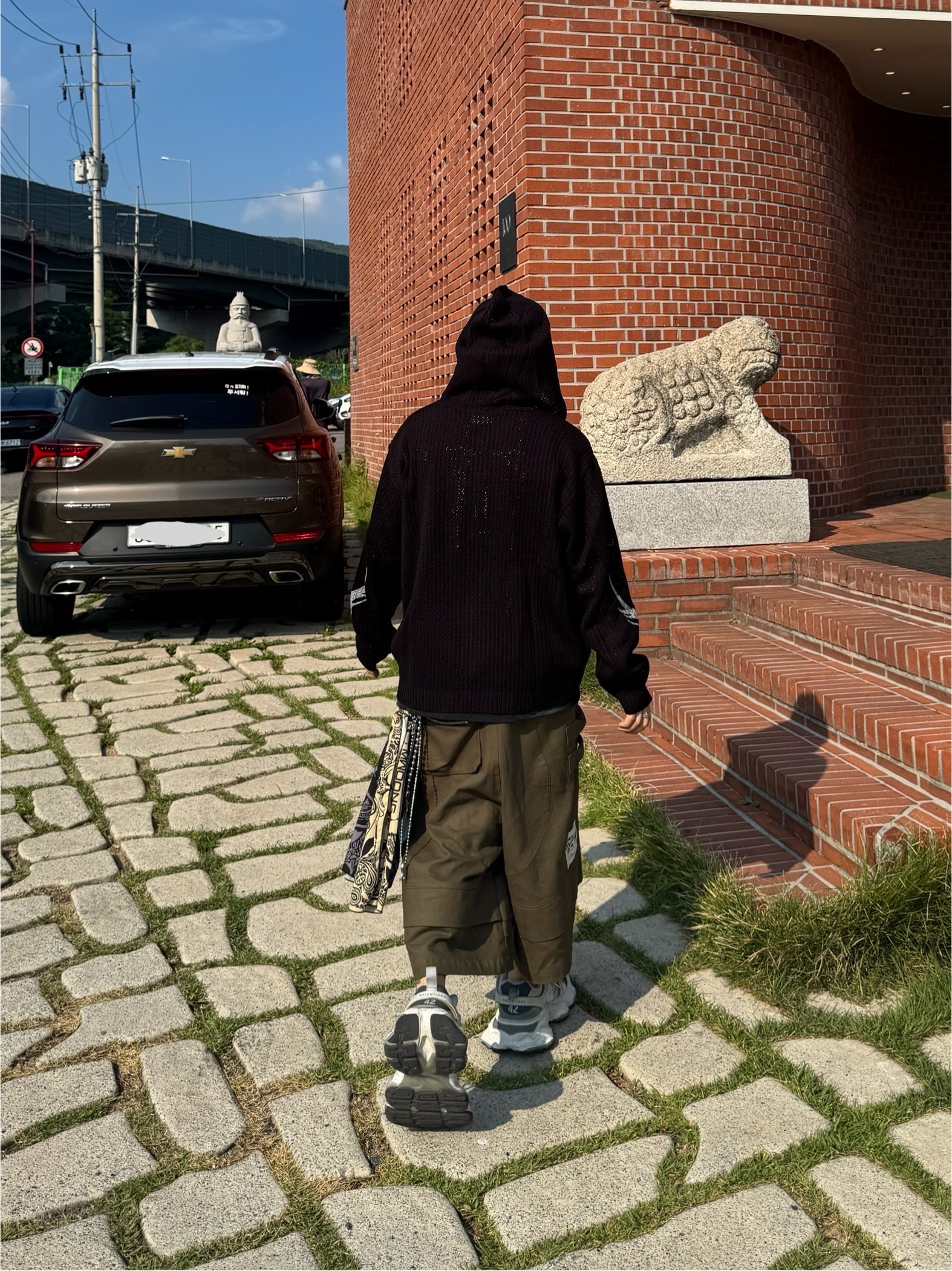 Balenciaga Cargo Sneakers White Grey, Wapworks Engineered Oxford Bermuda Khaki 착용 스타일 - 9
