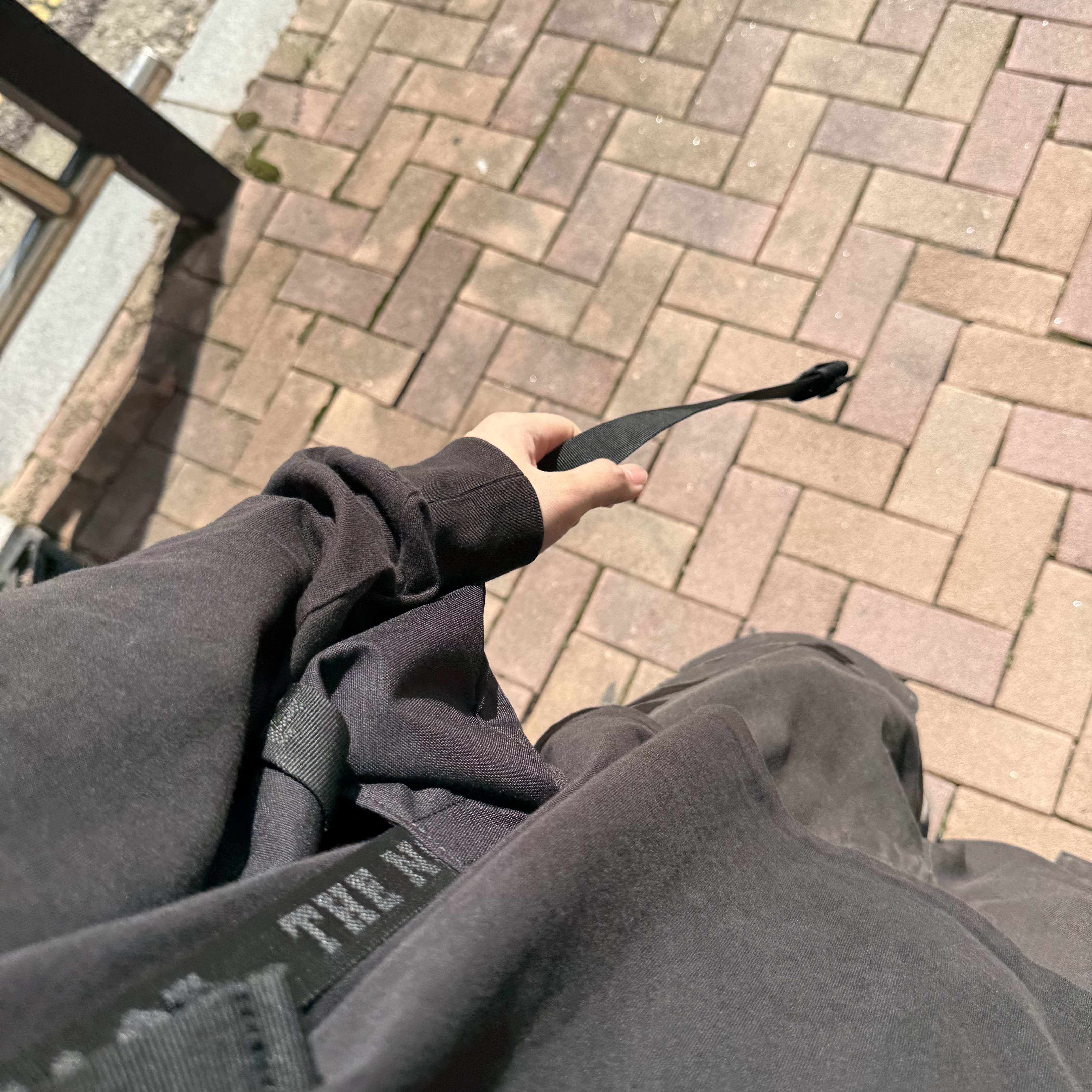 Polyteru Bermuda Cargo Pants Mud, [프리오더] Polyteru Jumbo Slippers Black 착용 스타일 - 2