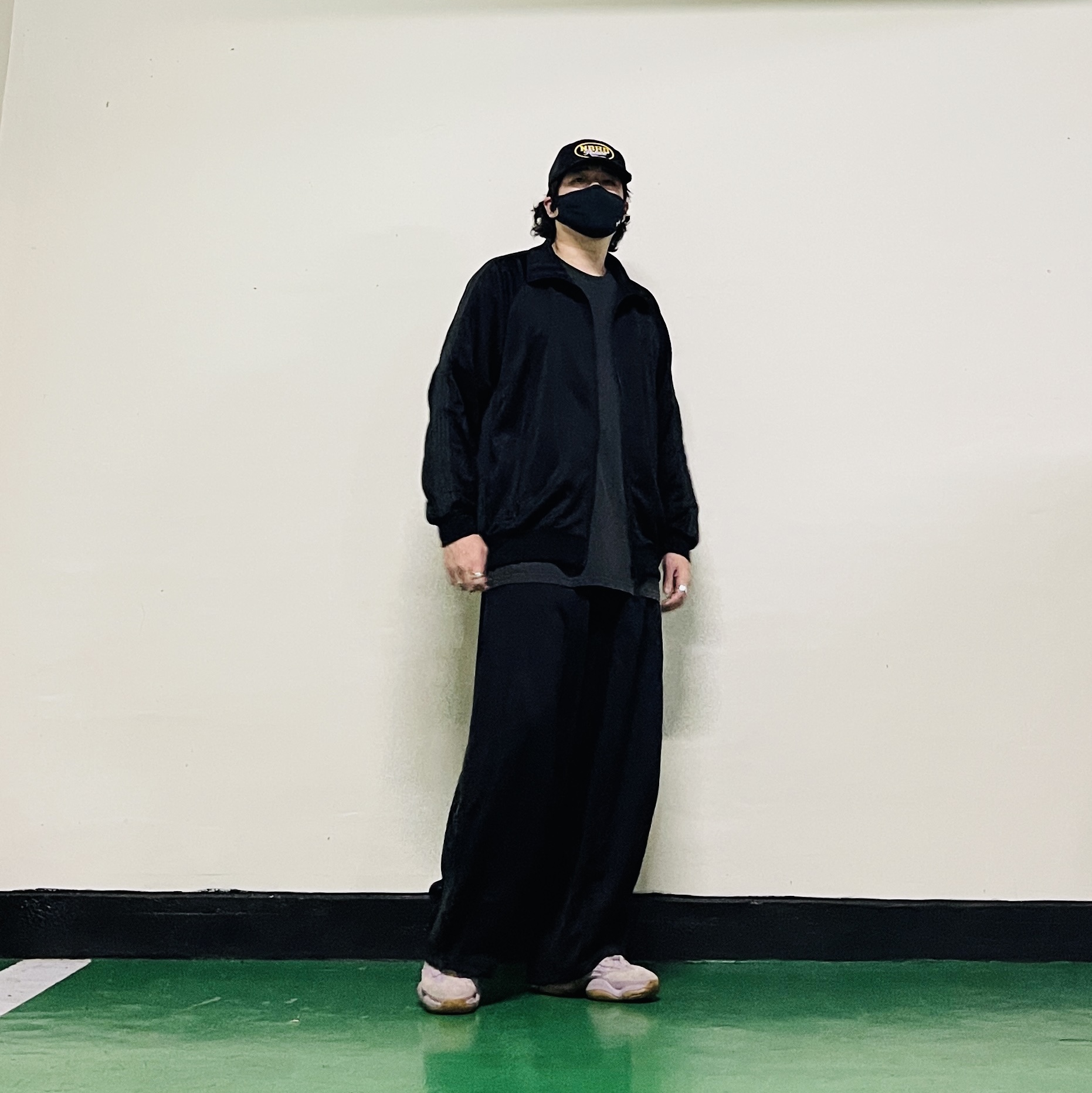Needles H.D. Track Pants Poly Smooth Black Grey, Palace x Neighborhood Mesh Trucker Black Denim - 25FW 착용 스타일 - 5