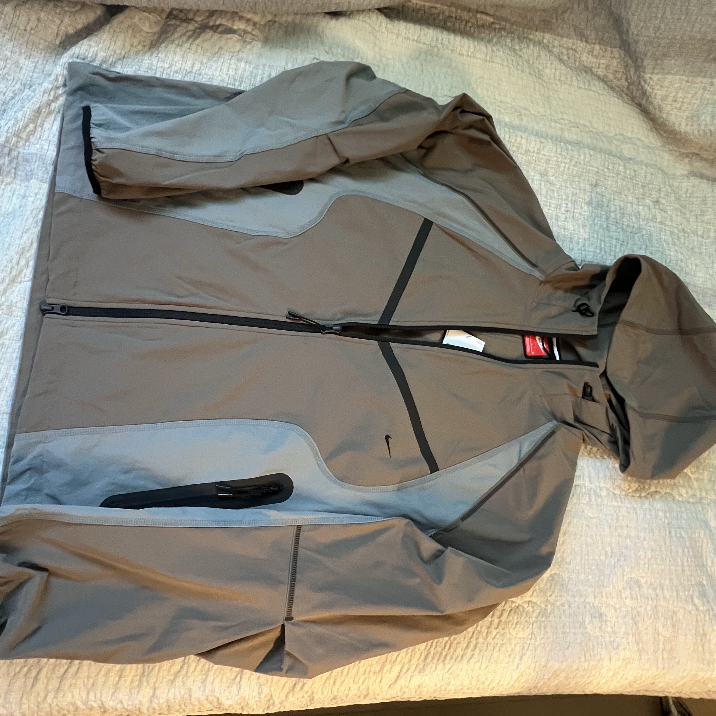 Nike Tech Dri-Fit Woven Color-Block Windrunner Loose Jacket Cave Stone Cool Grey - Asia 착용 스타일