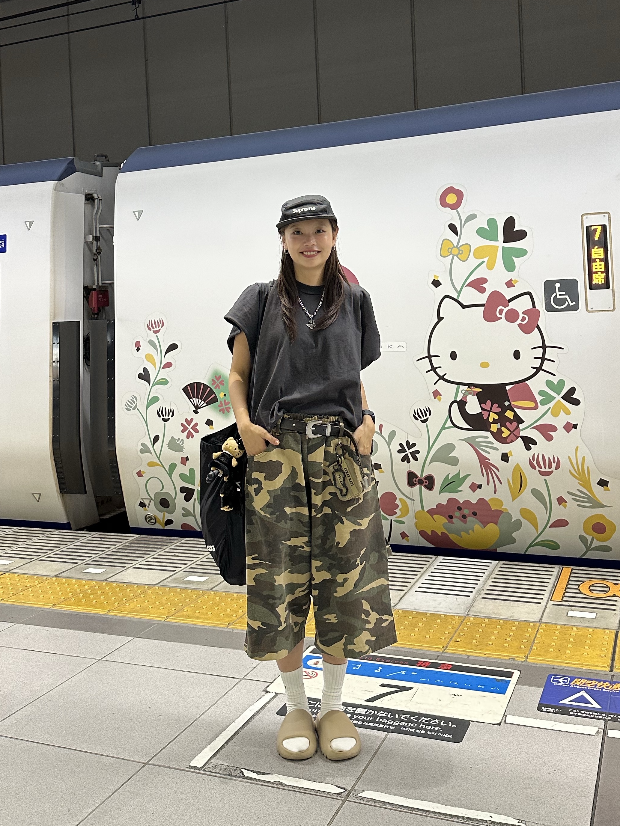 SLOW RECORD HOUSE Carpenter Bermuda Wide Camo Pants Vintage Green, CDG Shoulder Bag 3 Black 착용 스타일 - 1