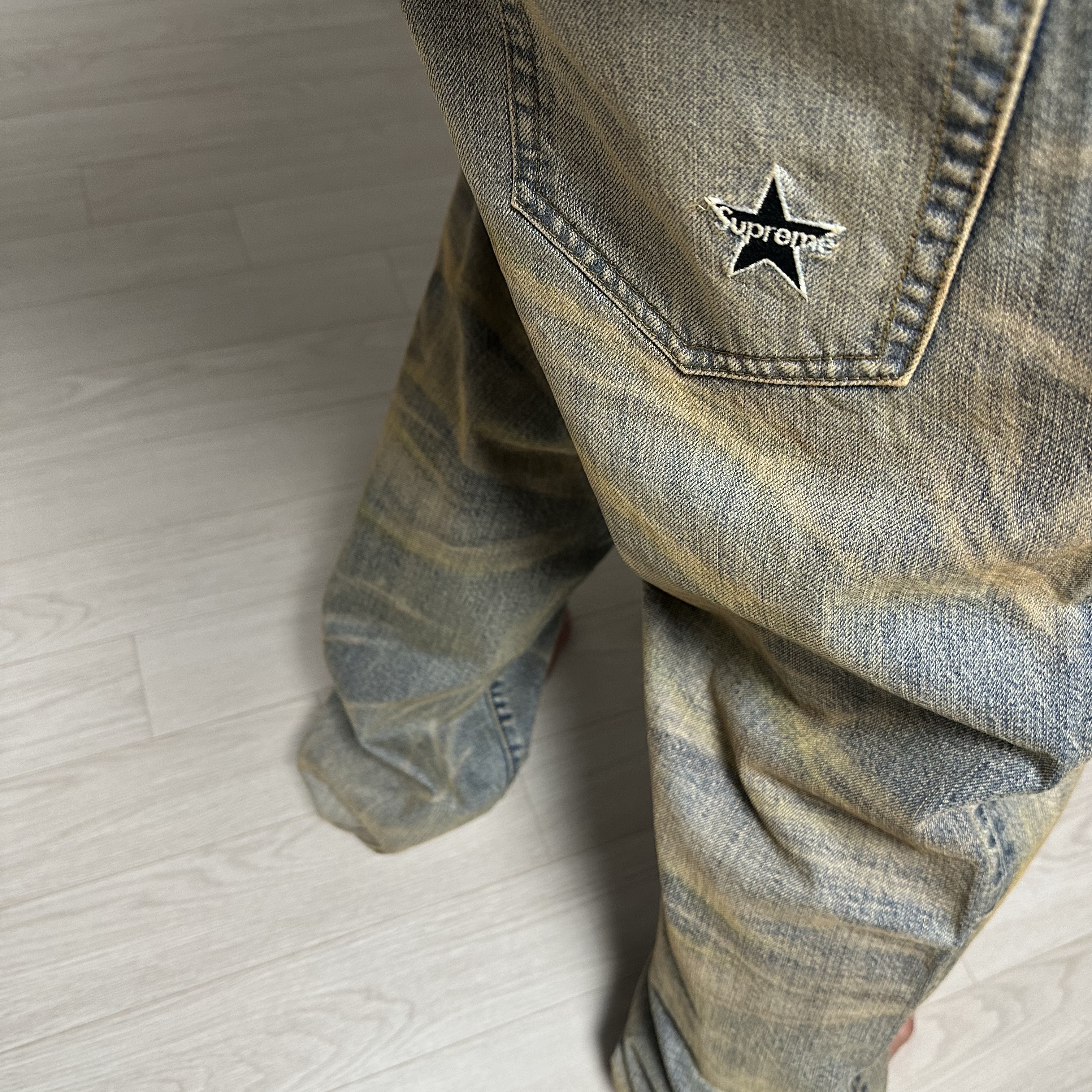 Supreme Regular Jean Dirty Indigo - 25FW 착용 스타일 - 2
