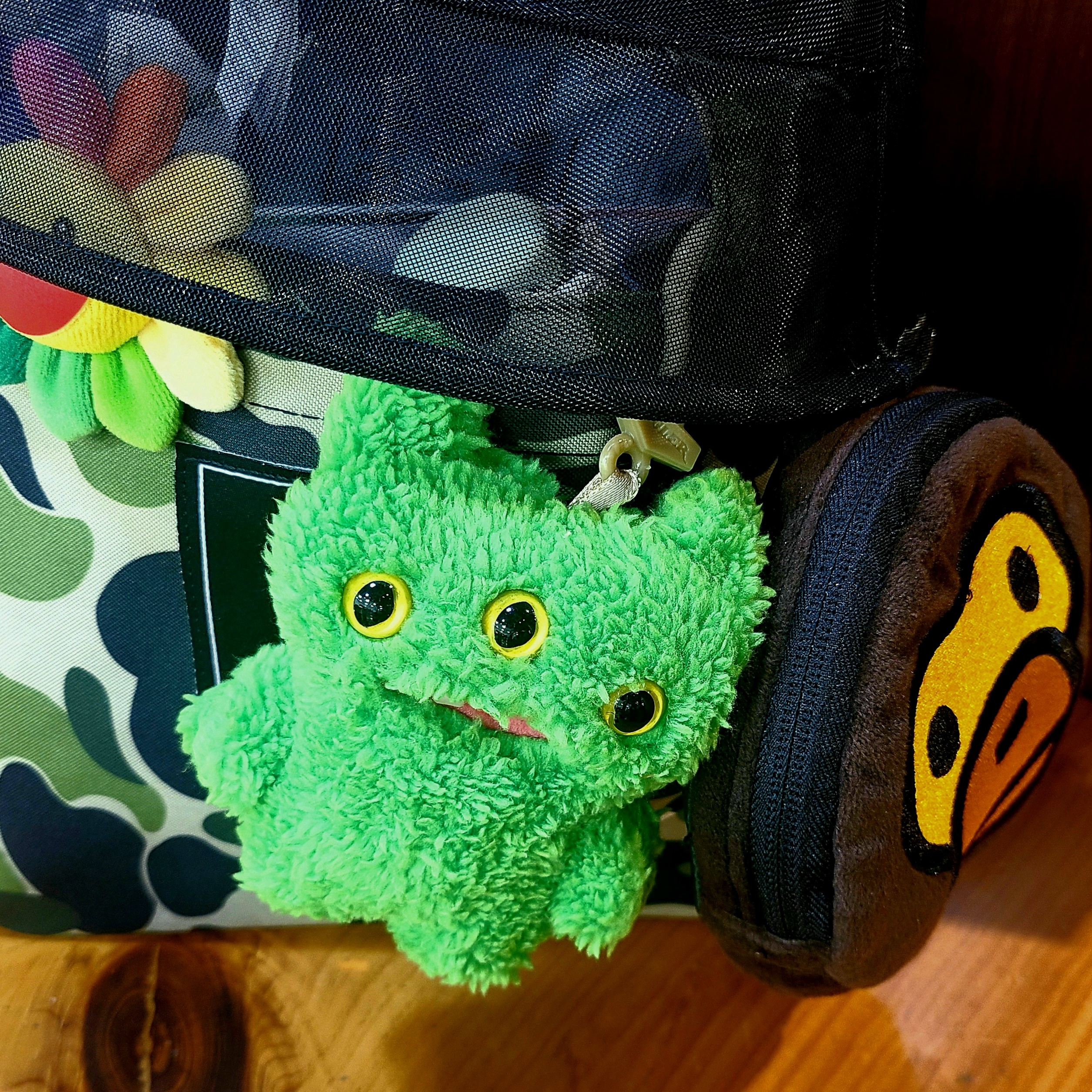 Fuggler Reeko Grin Keyring Green 착용 스타일