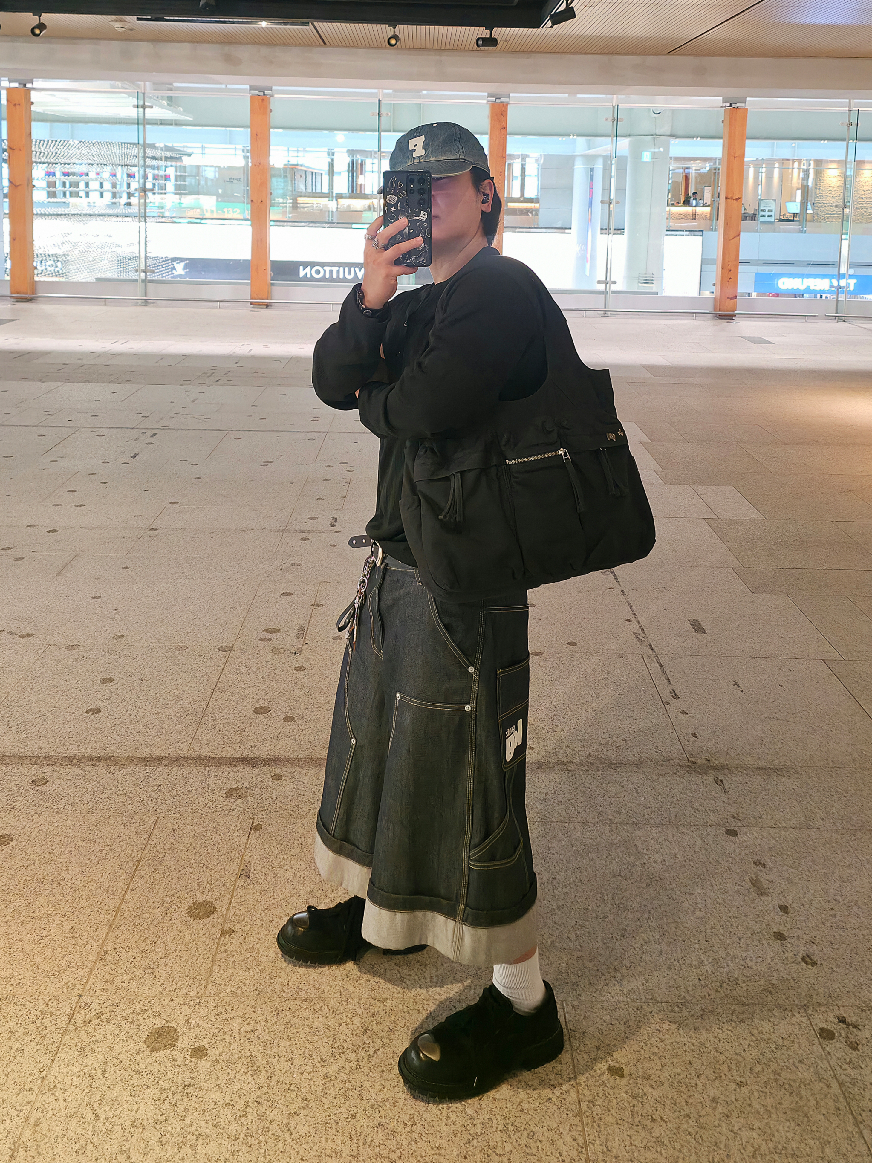 [KREAM 단독] LOSTGARDEN Nestor, GRAILZ x KOIN SEOUL Carpenter Bermuda Denim Pants Indigo 착용 스타일 - 4