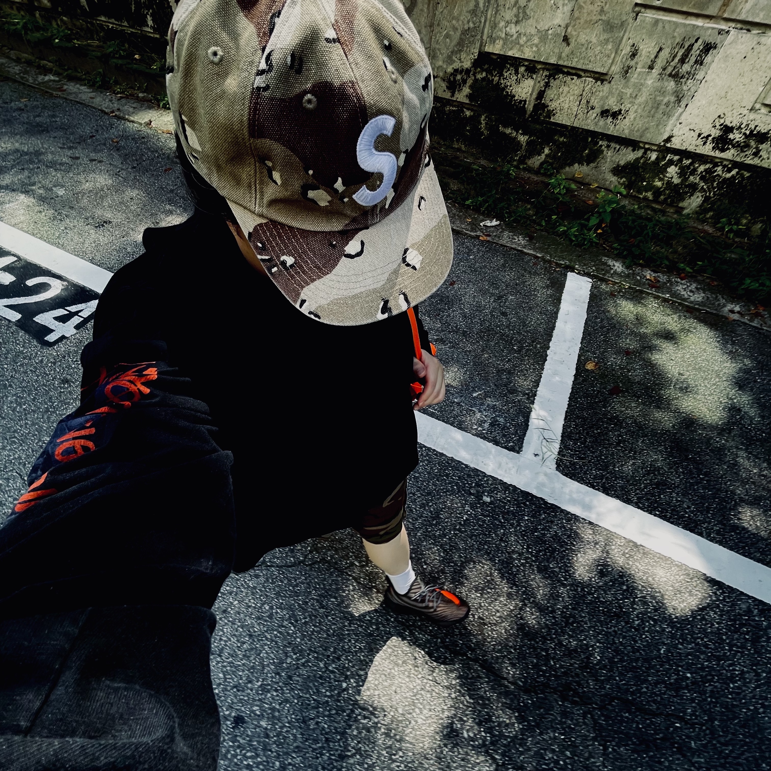 Supreme Pigment S Logo 6-Panel Chocolate Chip Camo - 24FW, Stussy Youth Brigade Pigment Dyed LS T-Shirt Black 착용 스타일