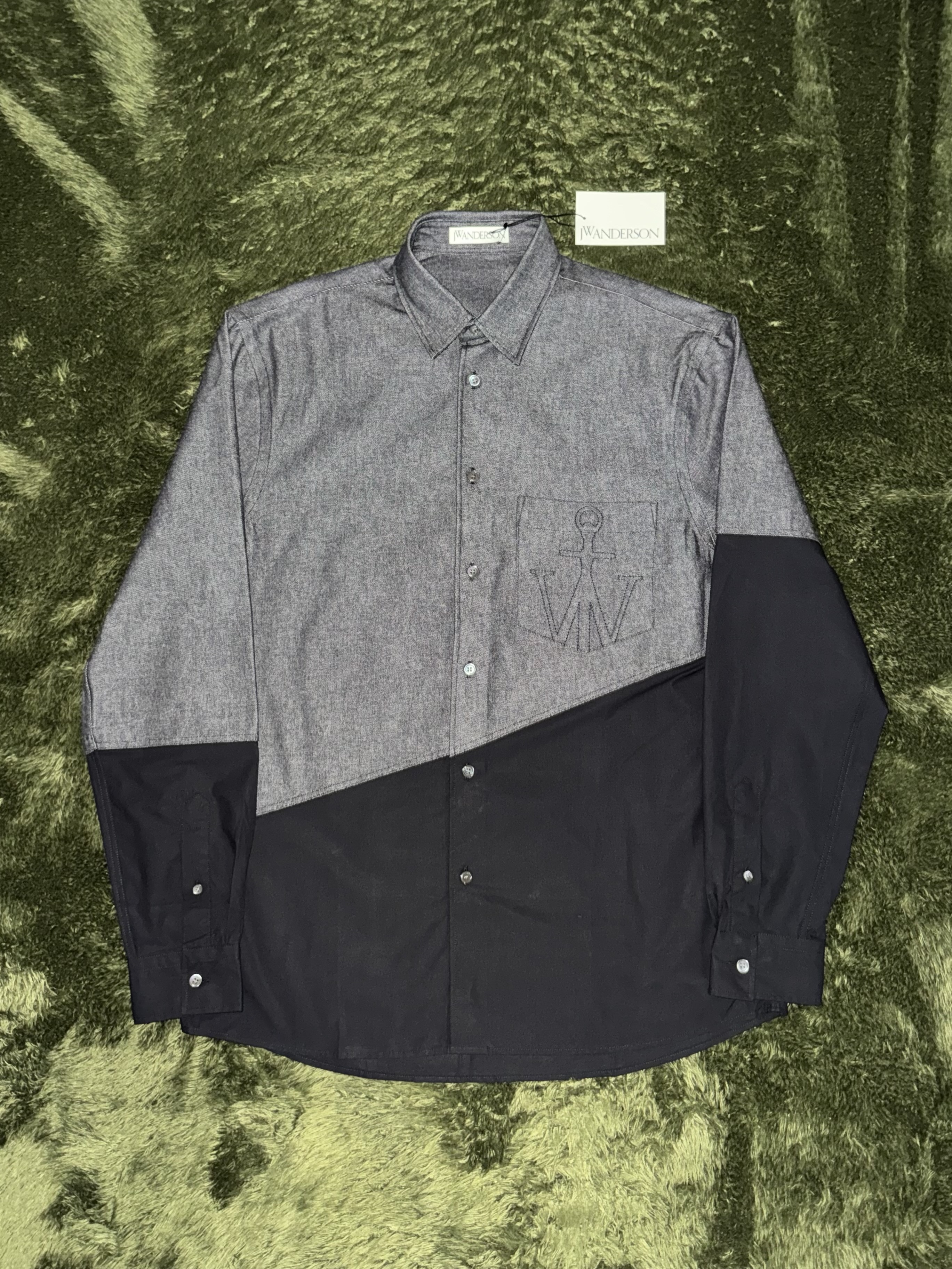 JW Anderson Two Tone Classic Fit Shirt Chambray Black 착용 스타일 - 1