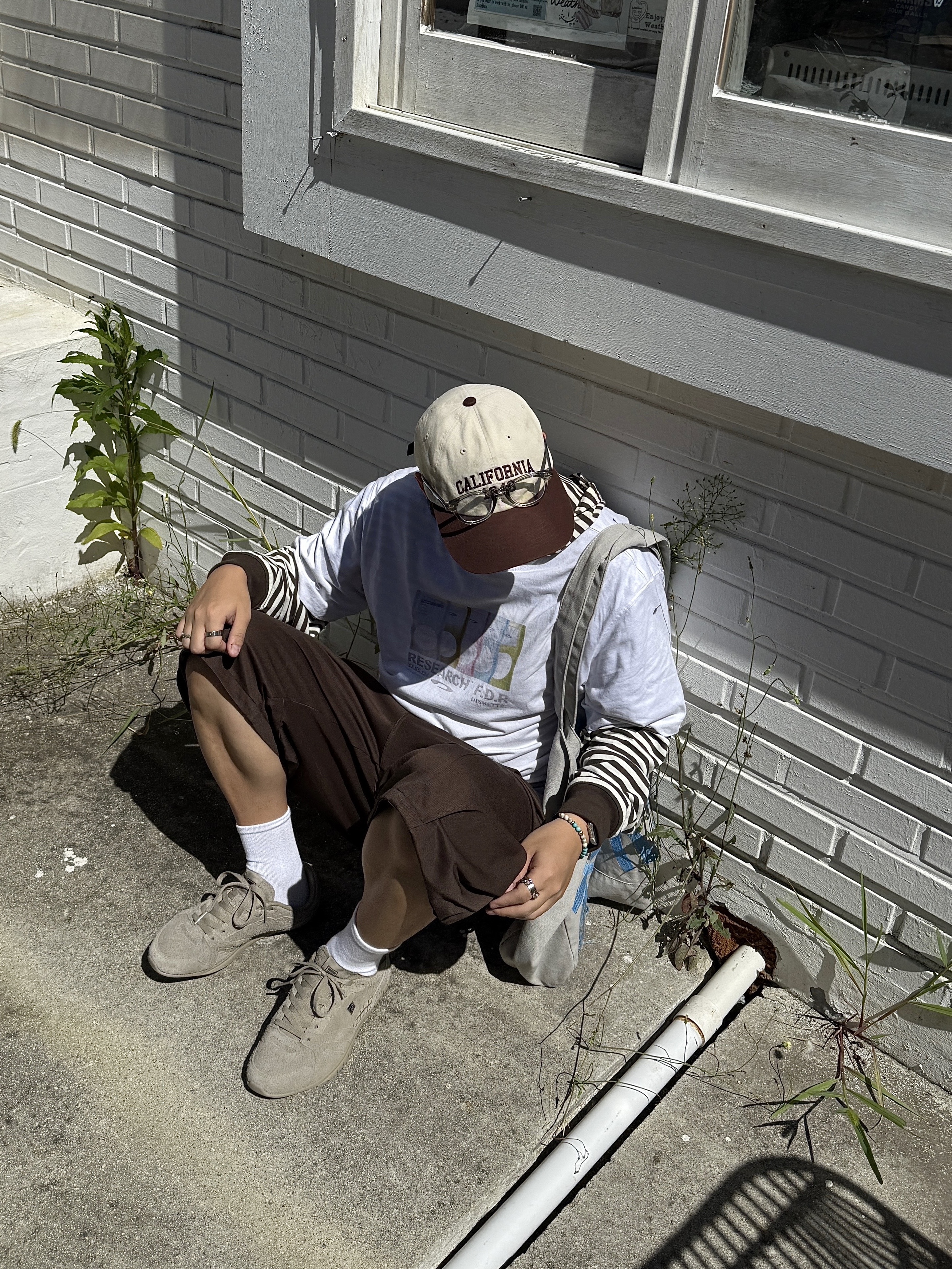Kamien Goguma Bermuda Pants Olive Brown 착용 스타일 - 2