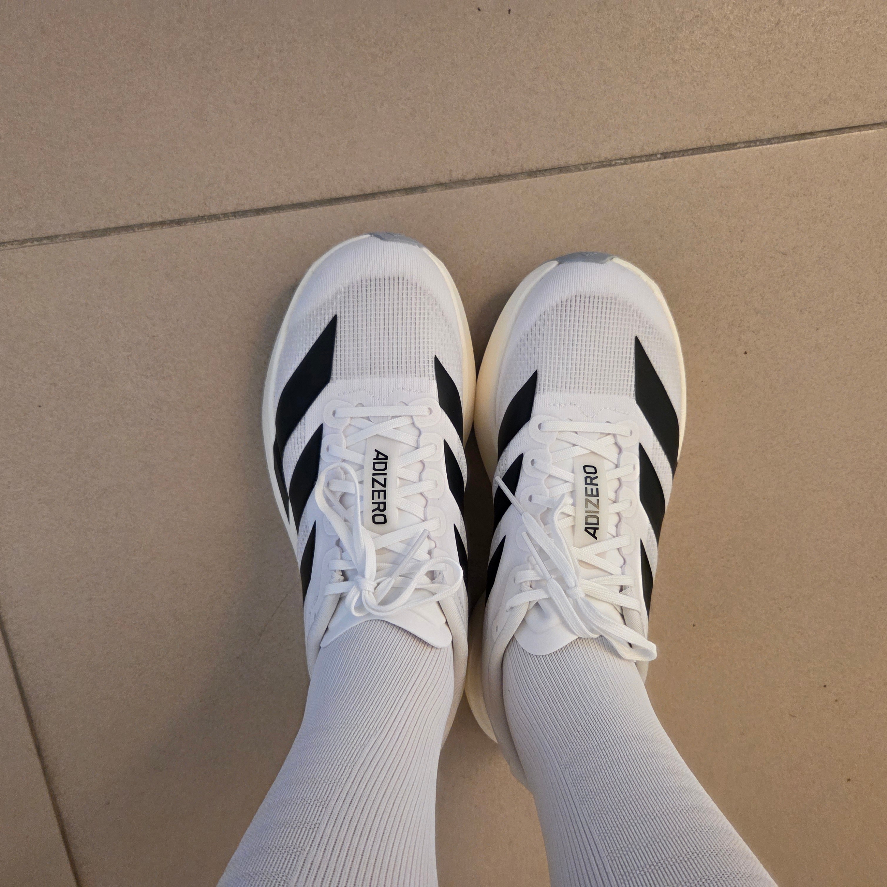 (W) Adidas Adizero EVO SL Cloud White Core Black 착용 스타일