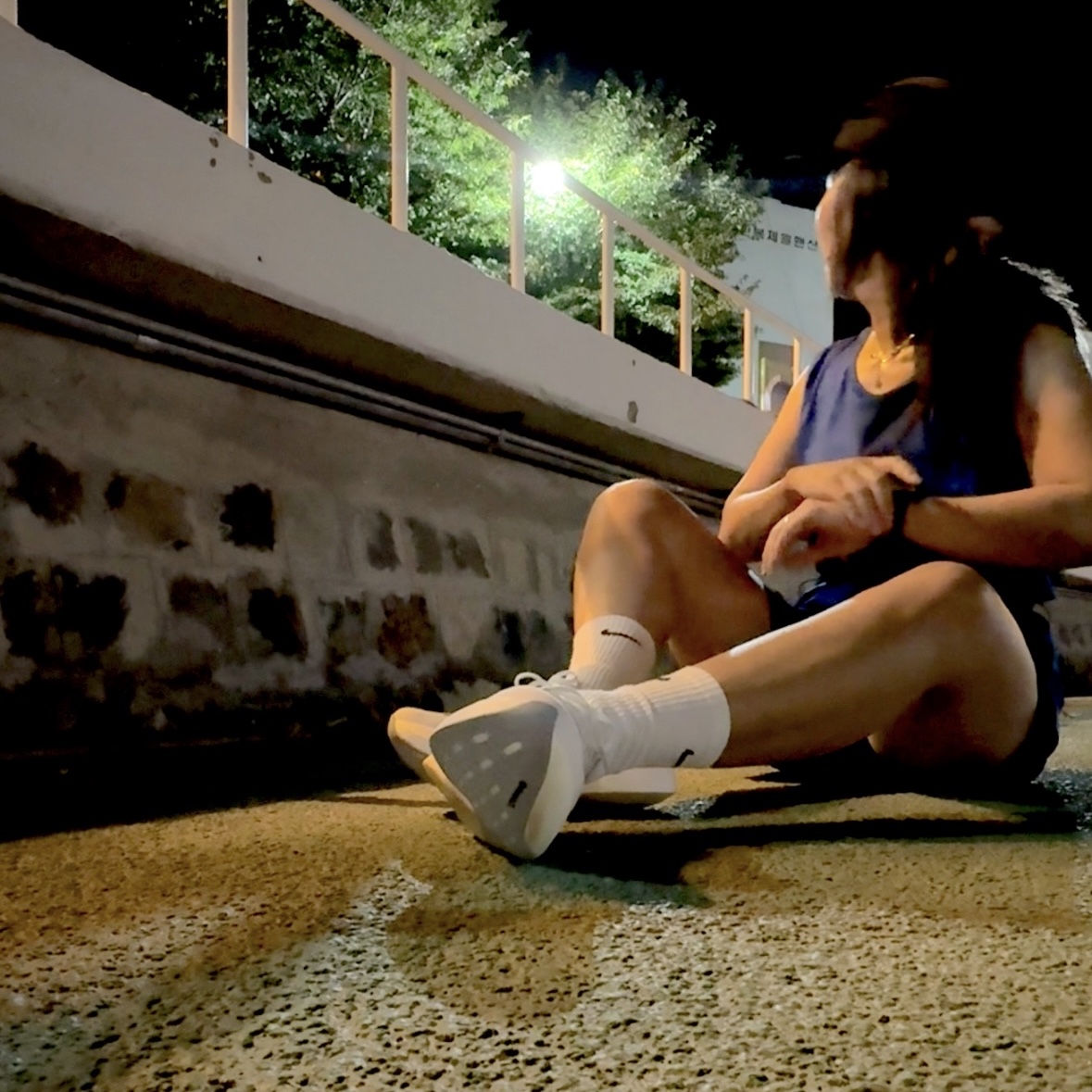 Adidas Adizero EVO SL Cloud White Core Black, [KREAM 단독] runwhither Training Singlet Blue 착용 스타일 - 2