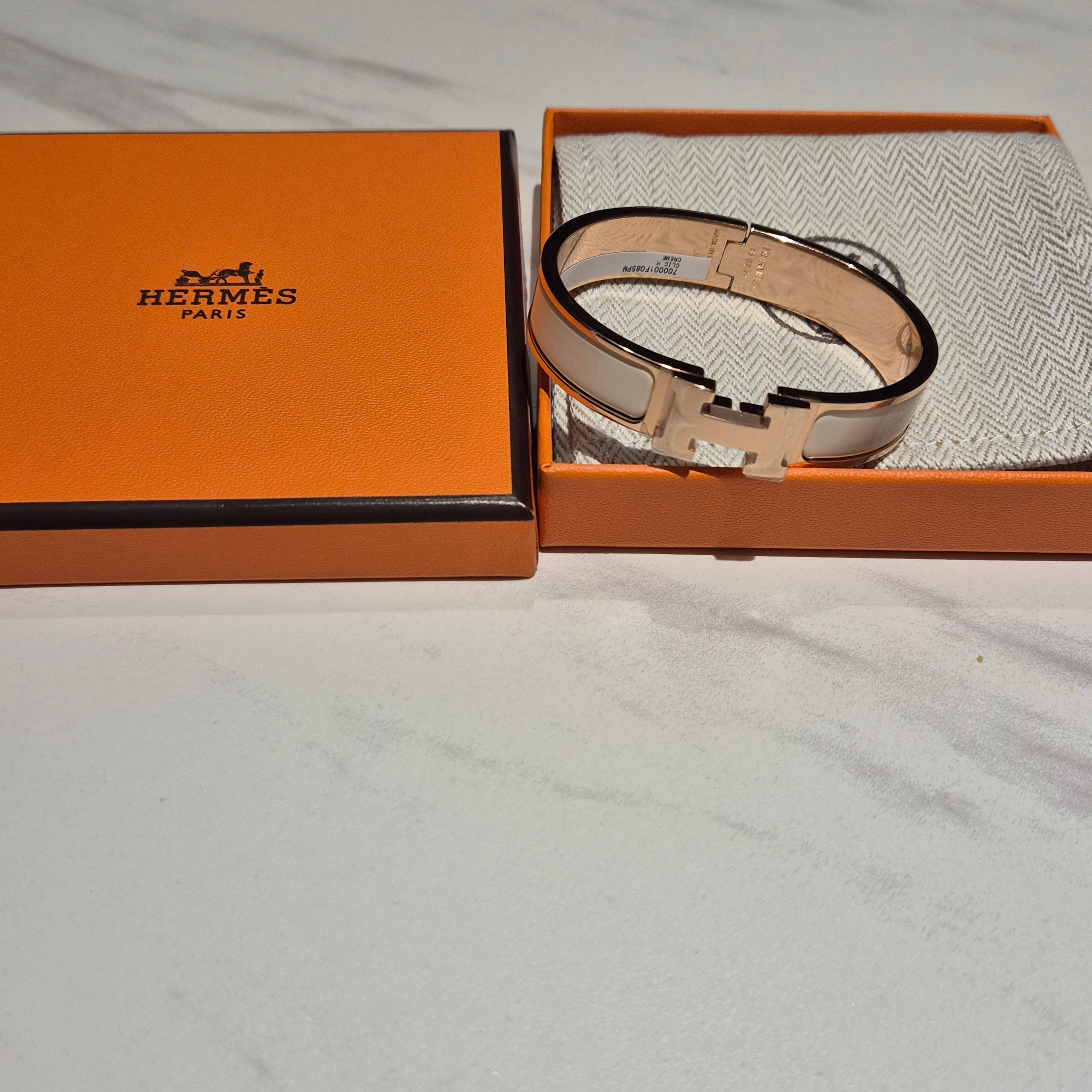 (W) Hermes Clic H Bracelet Rose Gold & Creme 착용 스타일