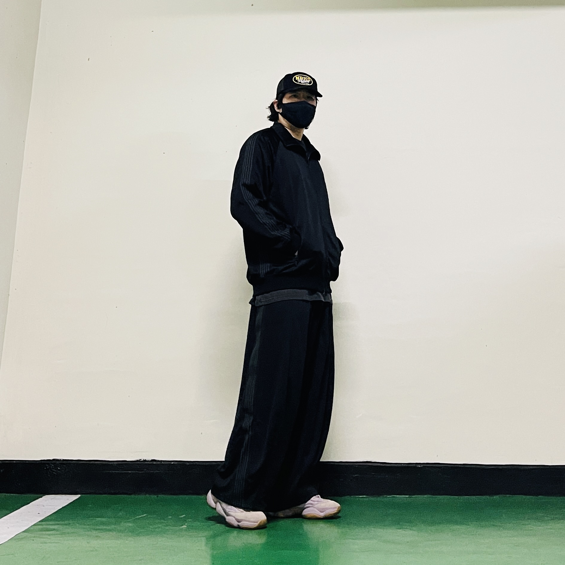 Needles H.D. Track Pants Poly Smooth Black Grey, Palace x Neighborhood Mesh Trucker Black Denim - 25FW 착용 스타일 - 3