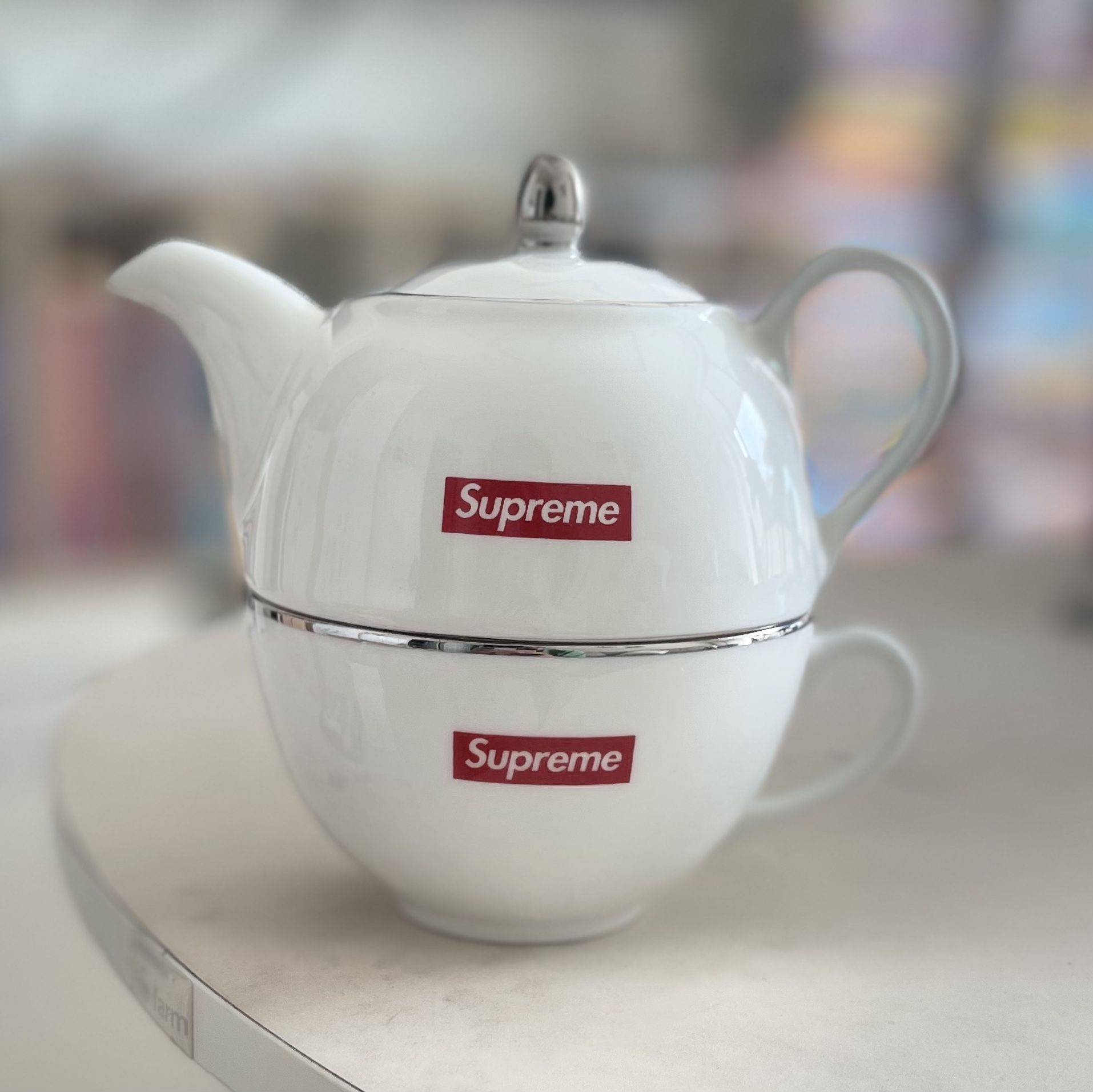 Supreme Denim Backpack Washed Indigo - 25FW, Supreme x SyuRo Tinplate Box Silver - 25FW 착용 스타일 - 5