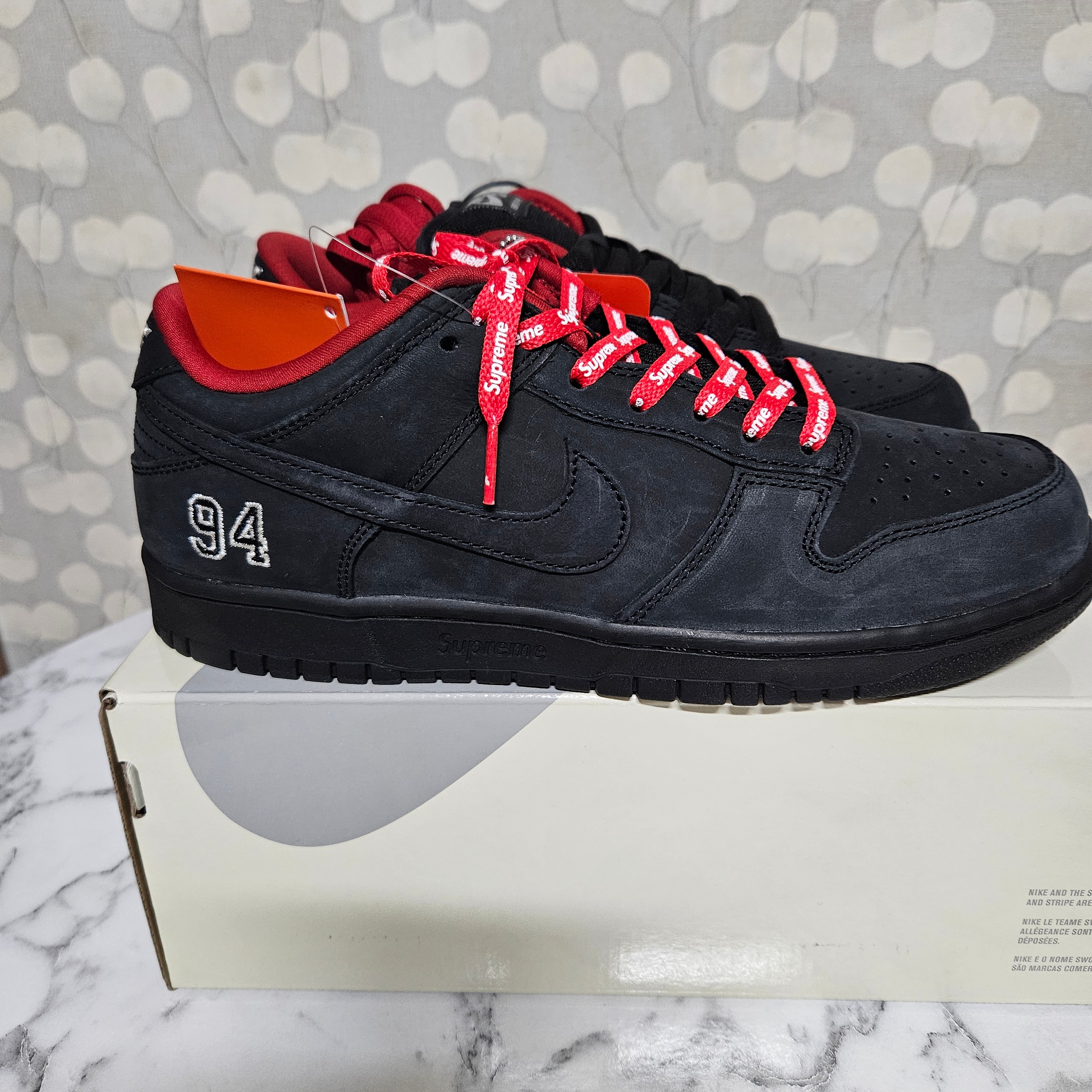 Nike x Supreme SB Dunk Low Black 착용 스타일 - 1