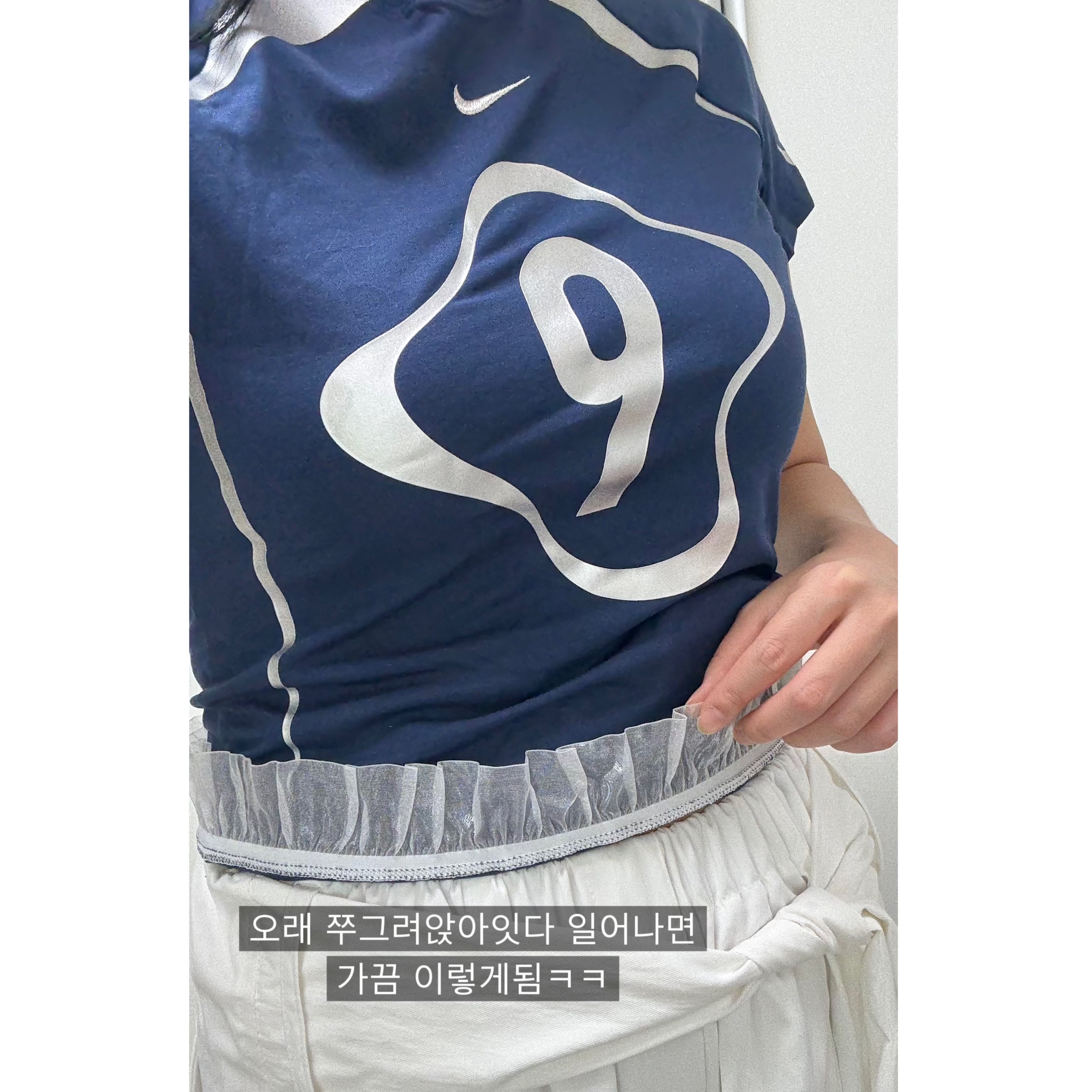 (W) Nike NSW Chill Knit Graphic T-Shirt Midnight Navy 착용 스타일 - 4