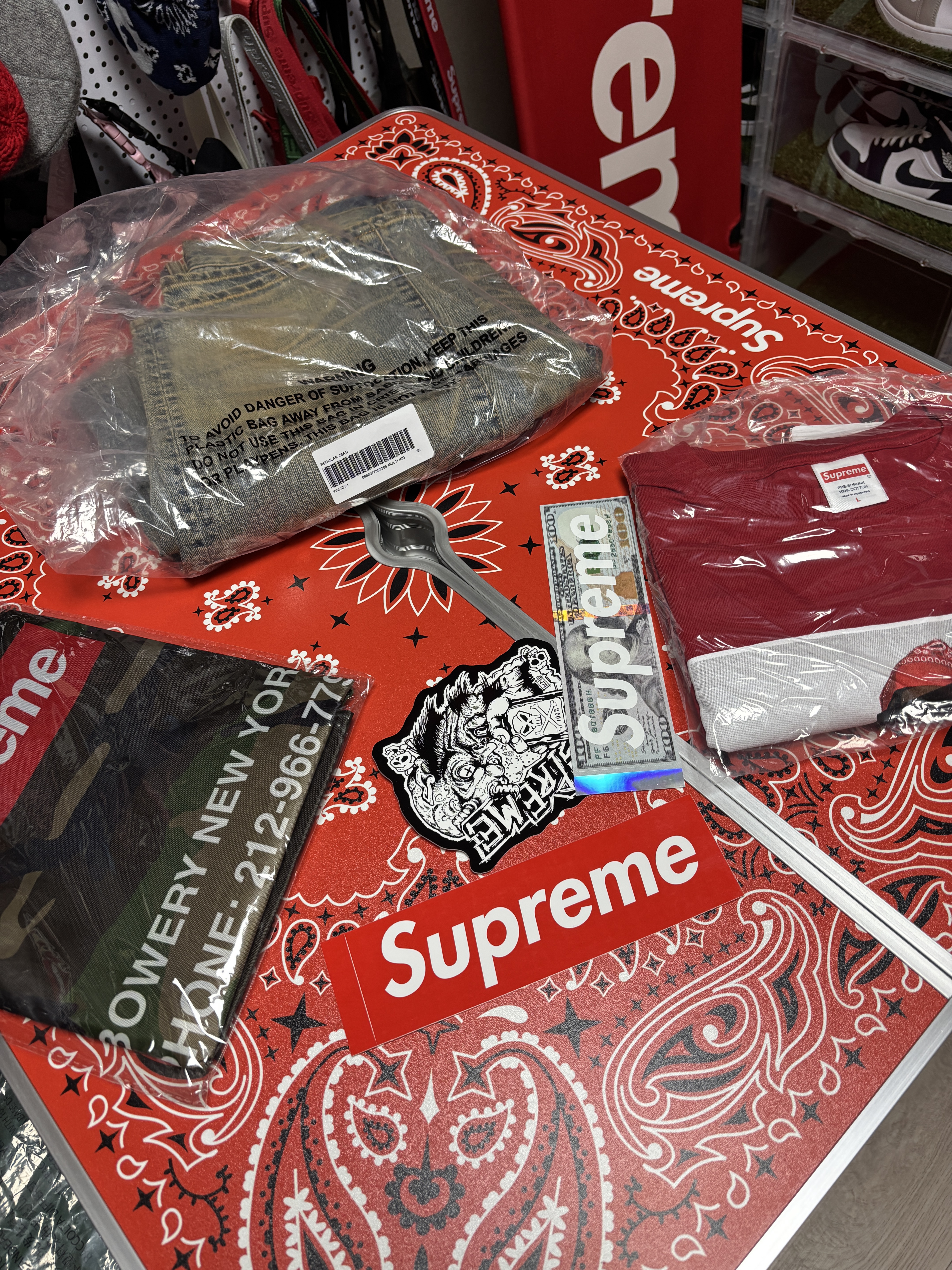 Supreme Regular Jean Dirty Indigo - 25FW 착용 스타일 - 3