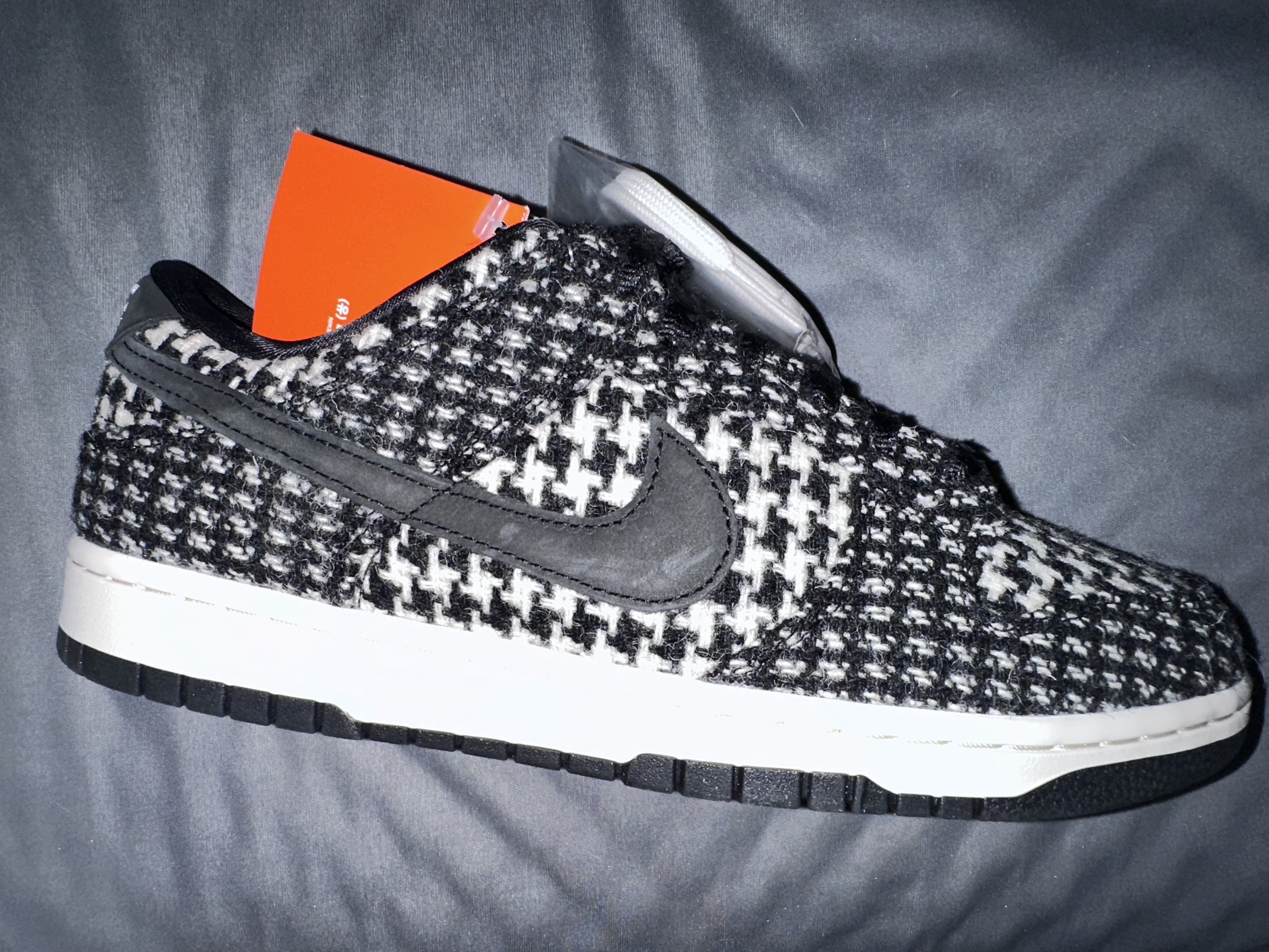 (W) Nike x Harris Tweed Dunk Low Black and Phantom 착용 스타일