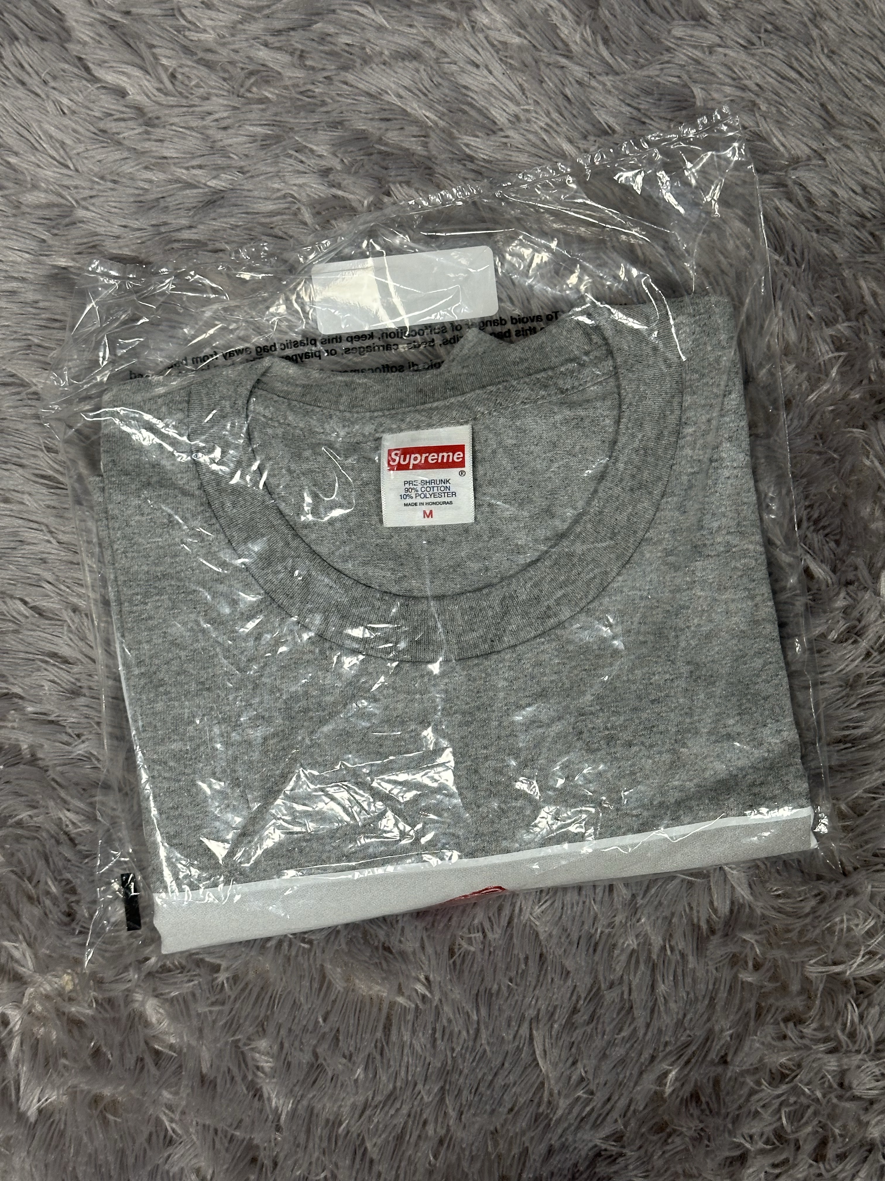 Supreme Bones Football Jersey White - 25FW, Supreme Playboi Carti T-Shirt Black - 25FW 착용 스타일 - 3