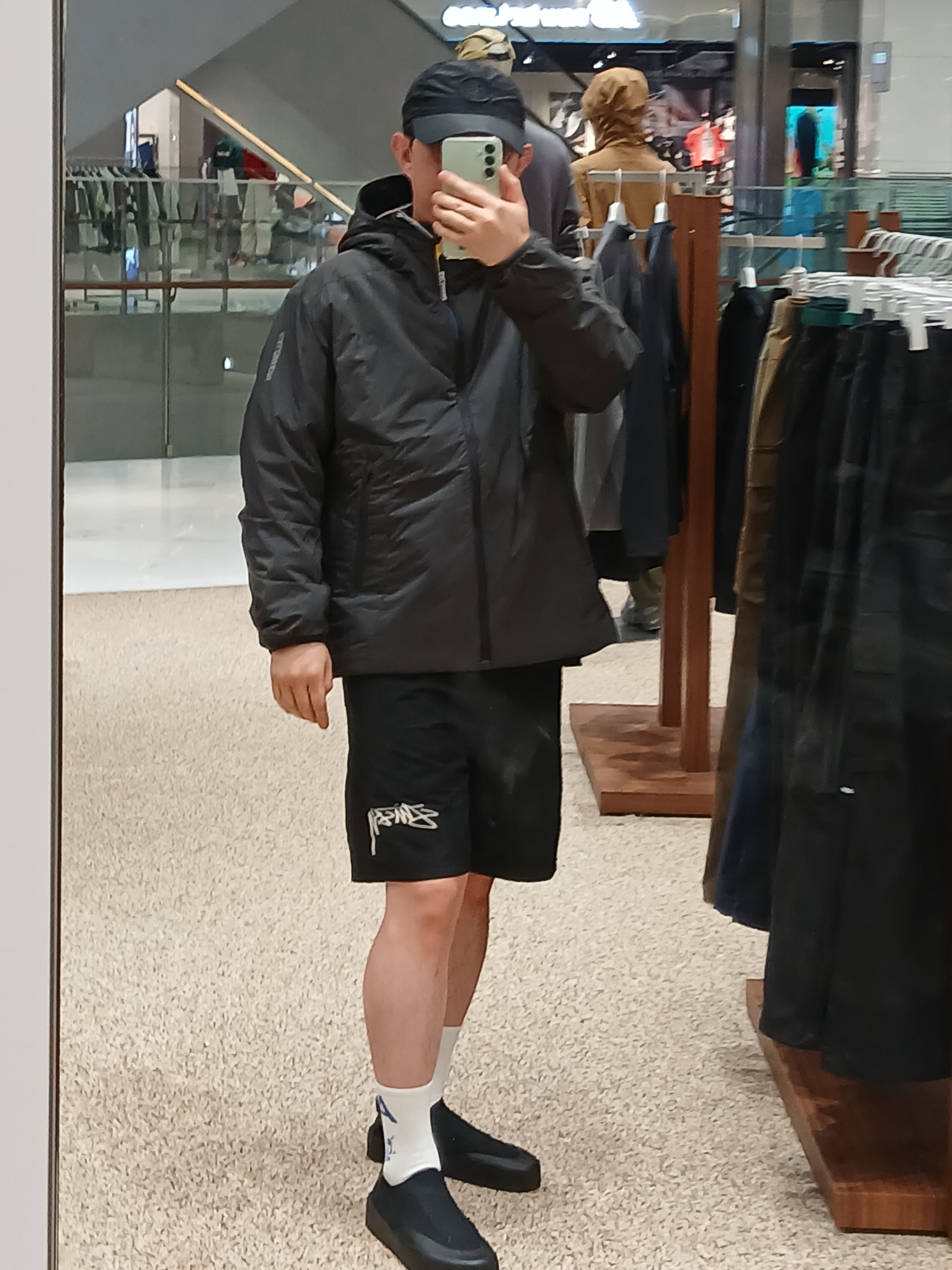 Stone Island 99576 Nylon Metal 6-Panel Cap Black, Salomon Modisay Padded Jacket Black 착용 스타일 - 1