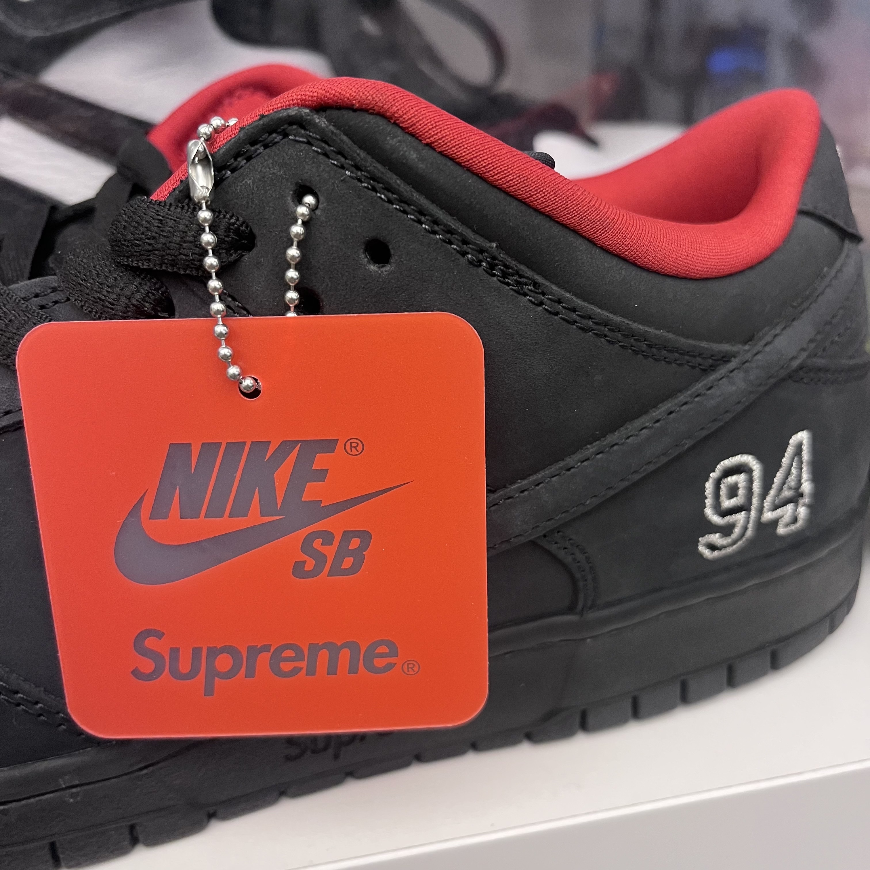 Nike x Supreme SB Dunk Low Black 착용 스타일