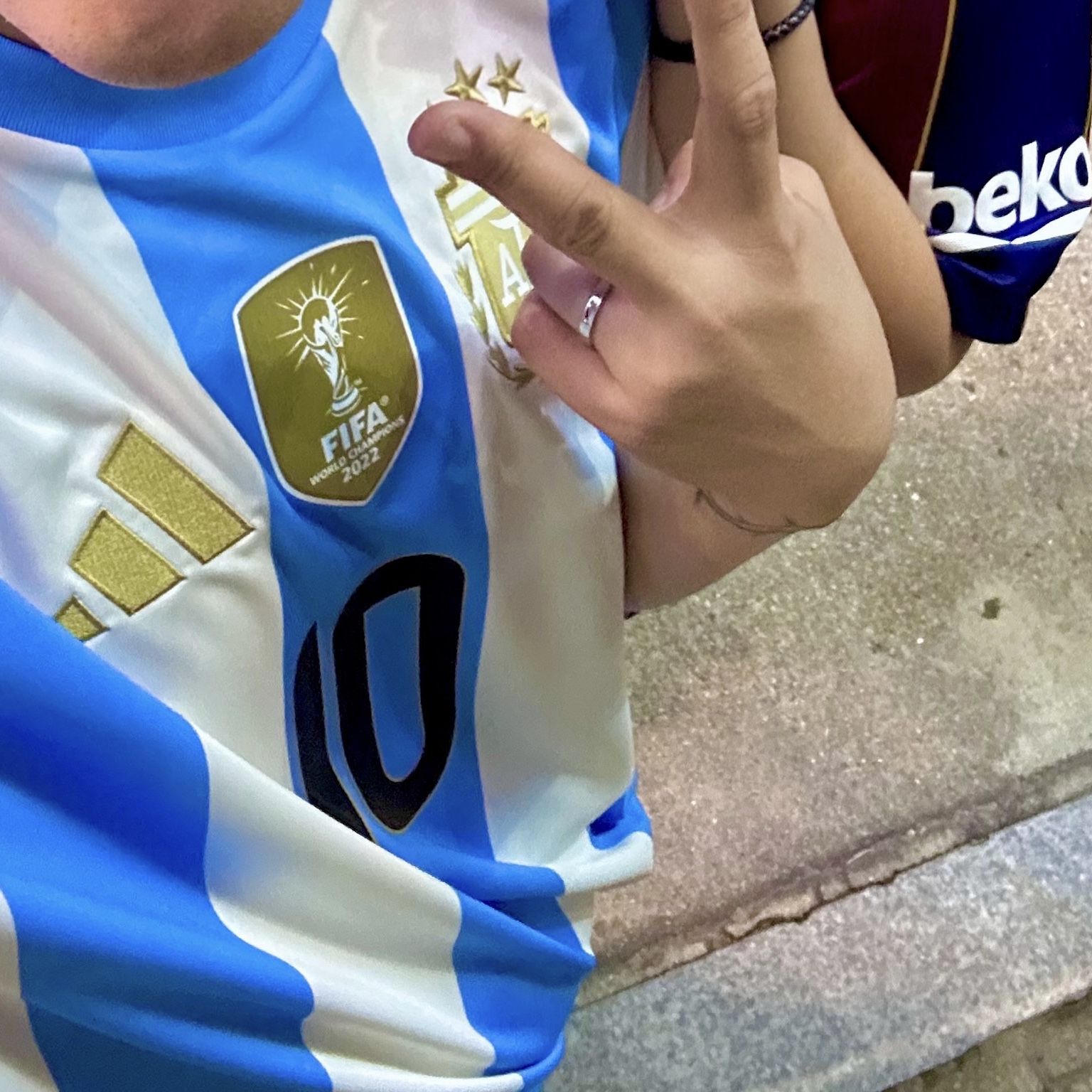 Adidas Argentina 2024 Home Jersey White Blue Burst - US Sizing (Non Marking Ver.) 착용 스타일