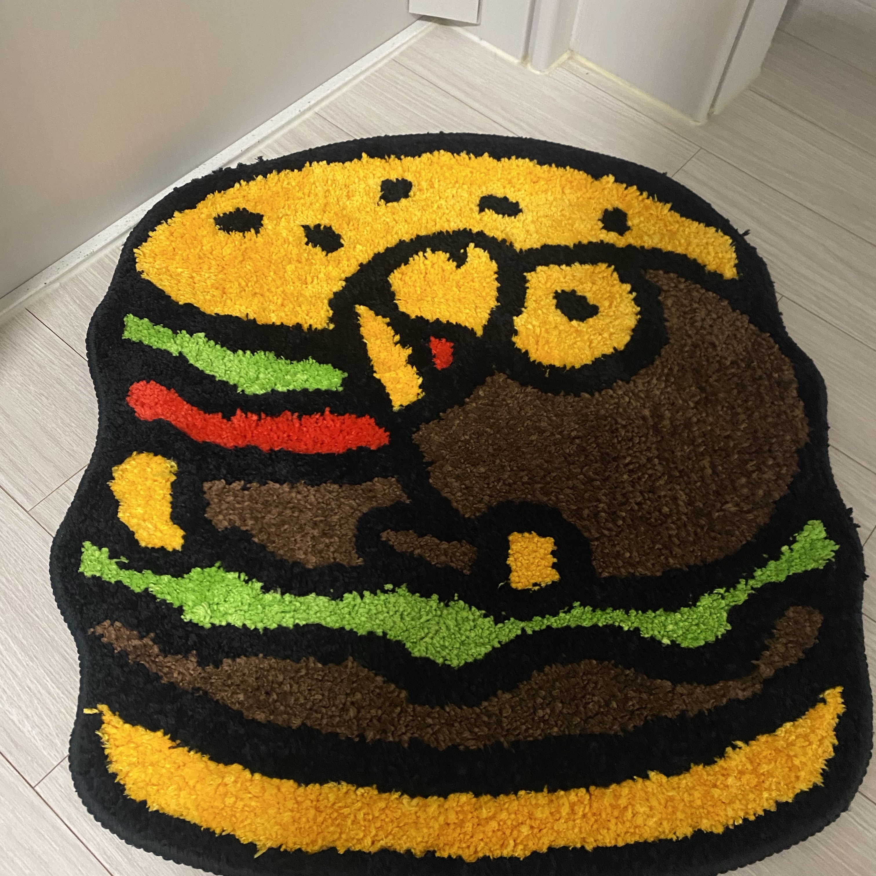 BAPE Baby Milo Hamburger Rug Brown 착용 스타일 - 1