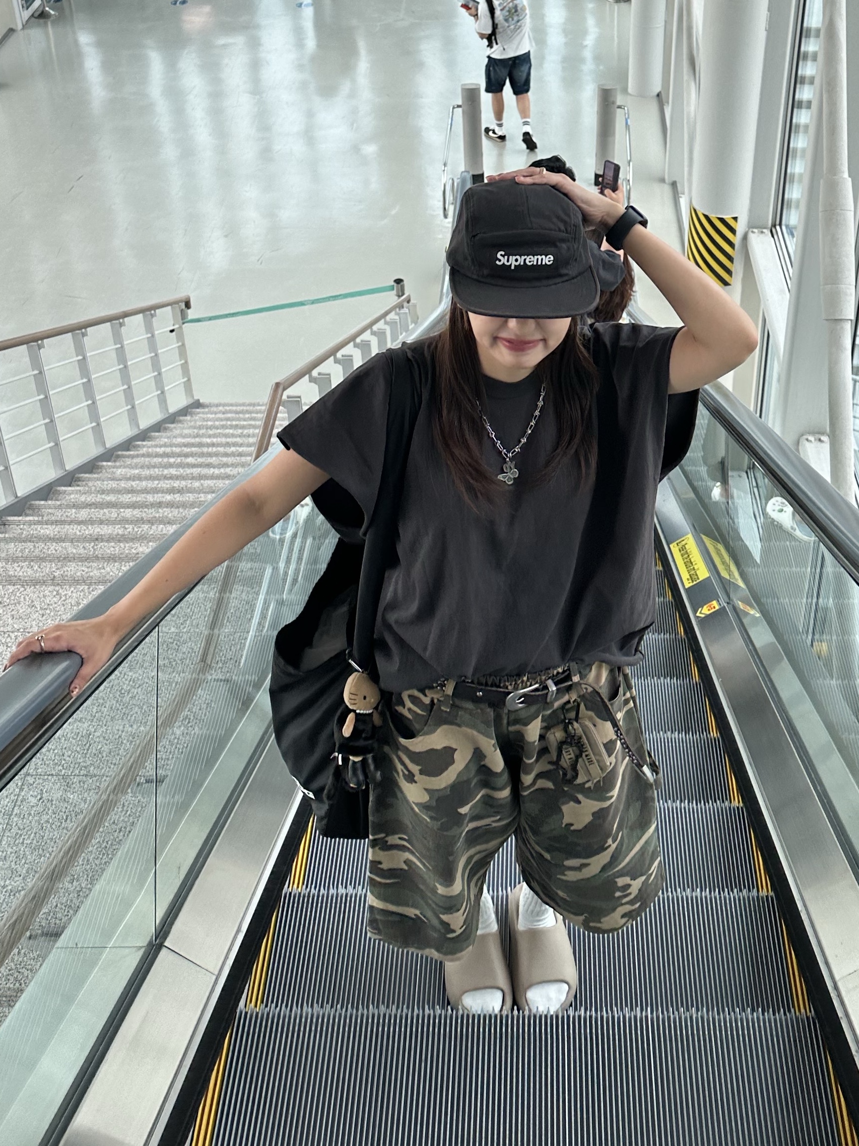SLOW RECORD HOUSE Carpenter Bermuda Wide Camo Pants Vintage Green, CDG Shoulder Bag 3 Black 착용 스타일 - 10