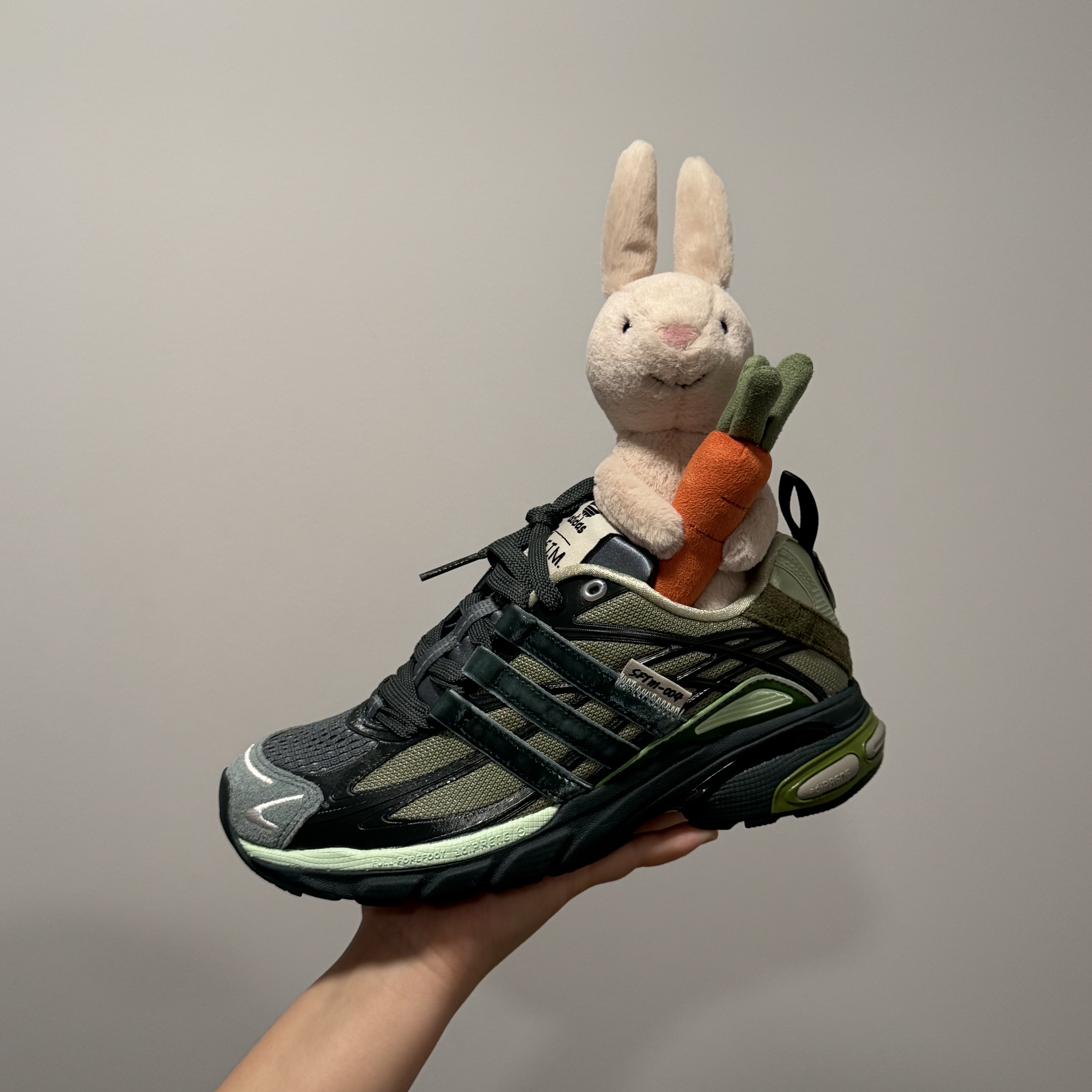 Adidas x Song for the Mute Adistar Cushion Shadow Green College Green 착용 스타일