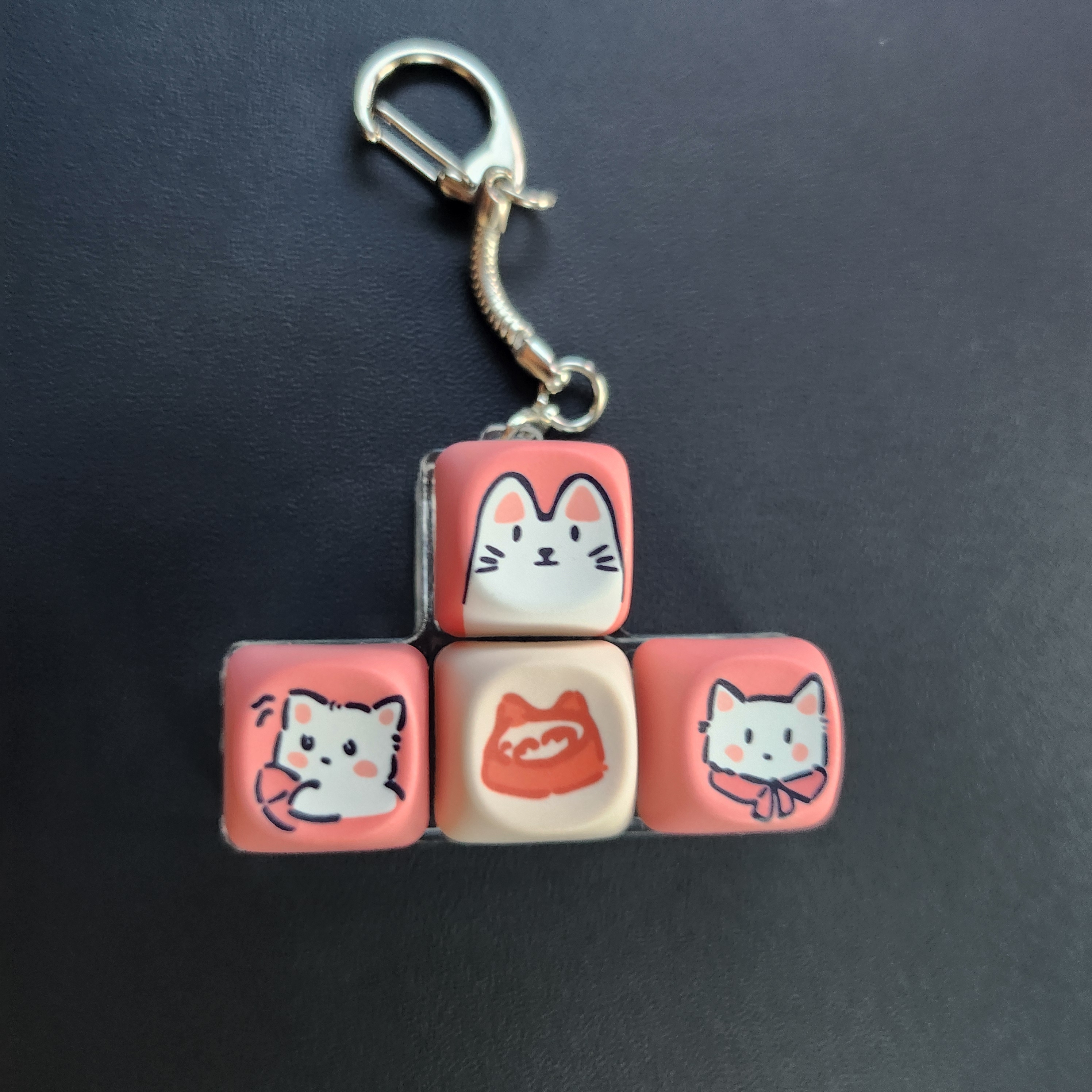 Keycap keyring Black 착용 스타일 - 2