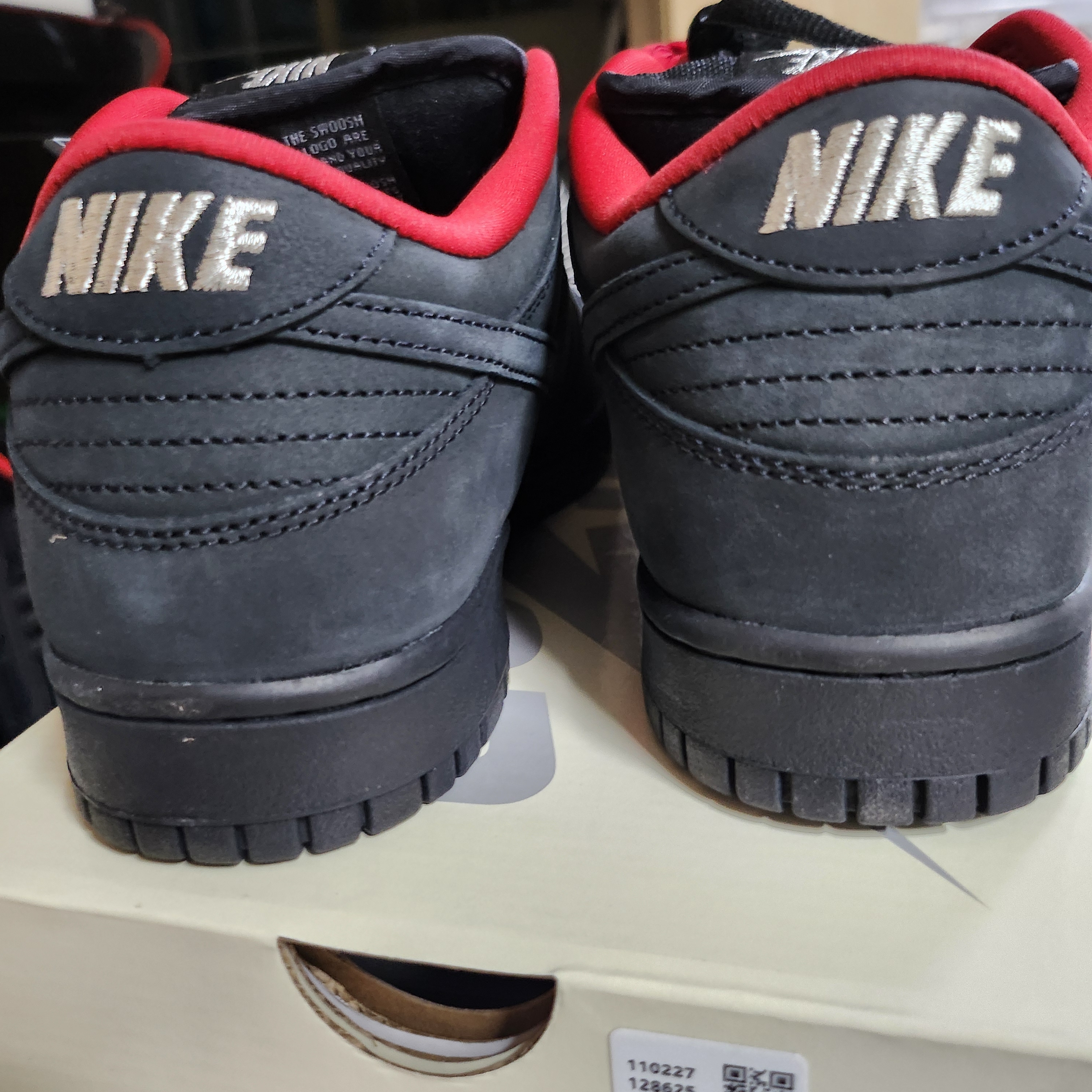 Nike x Supreme SB Dunk Low Black 착용 스타일 - 4