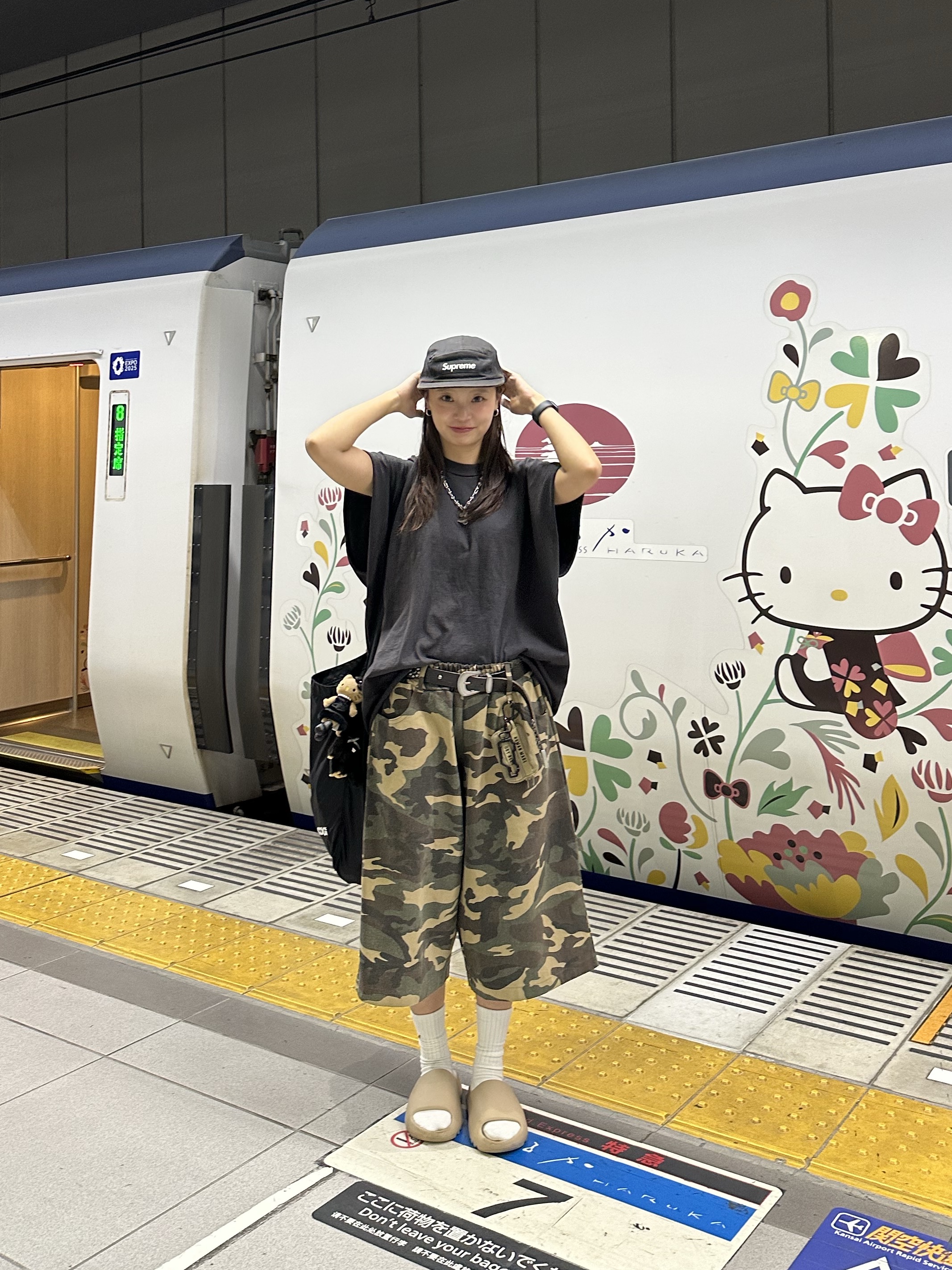 SLOW RECORD HOUSE Carpenter Bermuda Wide Camo Pants Vintage Green, CDG Shoulder Bag 3 Black 착용 스타일 - 3