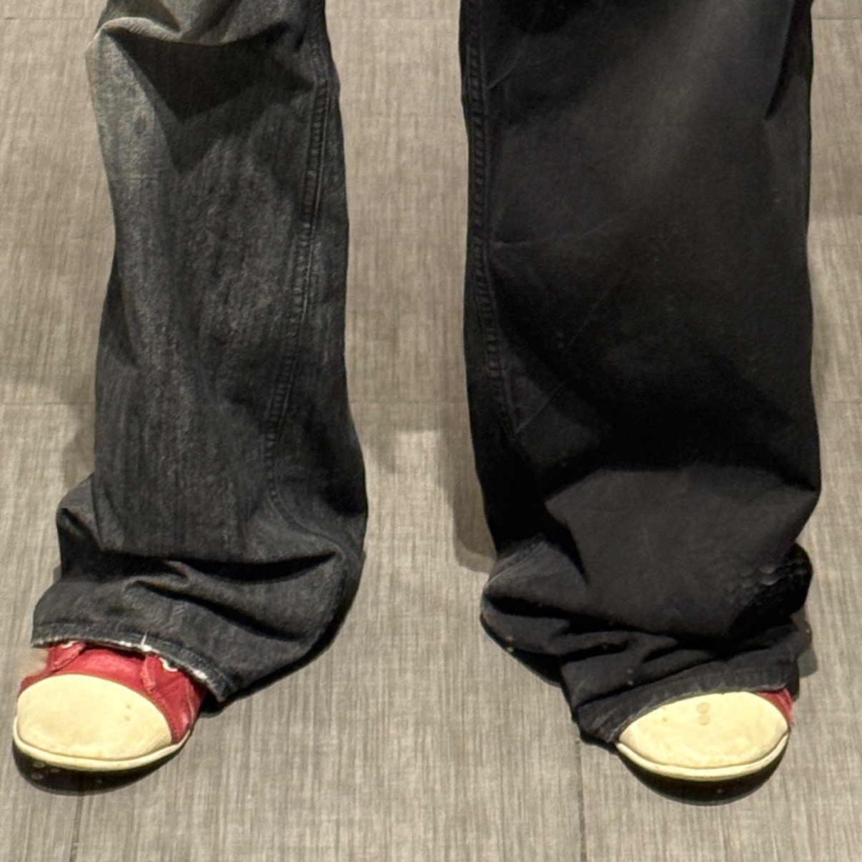 Balenciaga Fifty Fifty Pants Black, Balenciaga Paris Ultra Flat High Top Sneakers Red 착용 스타일
