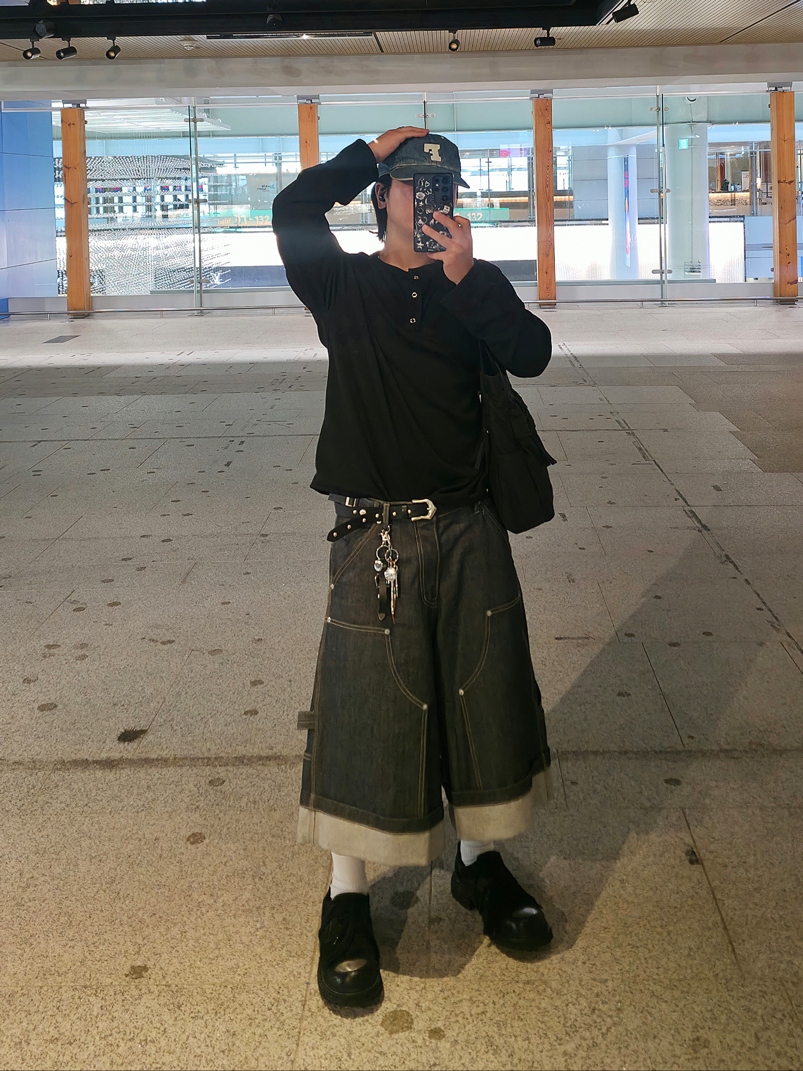 [KREAM 단독] LOSTGARDEN Nestor, GRAILZ x KOIN SEOUL Carpenter Bermuda Denim Pants Indigo 착용 스타일 - 2