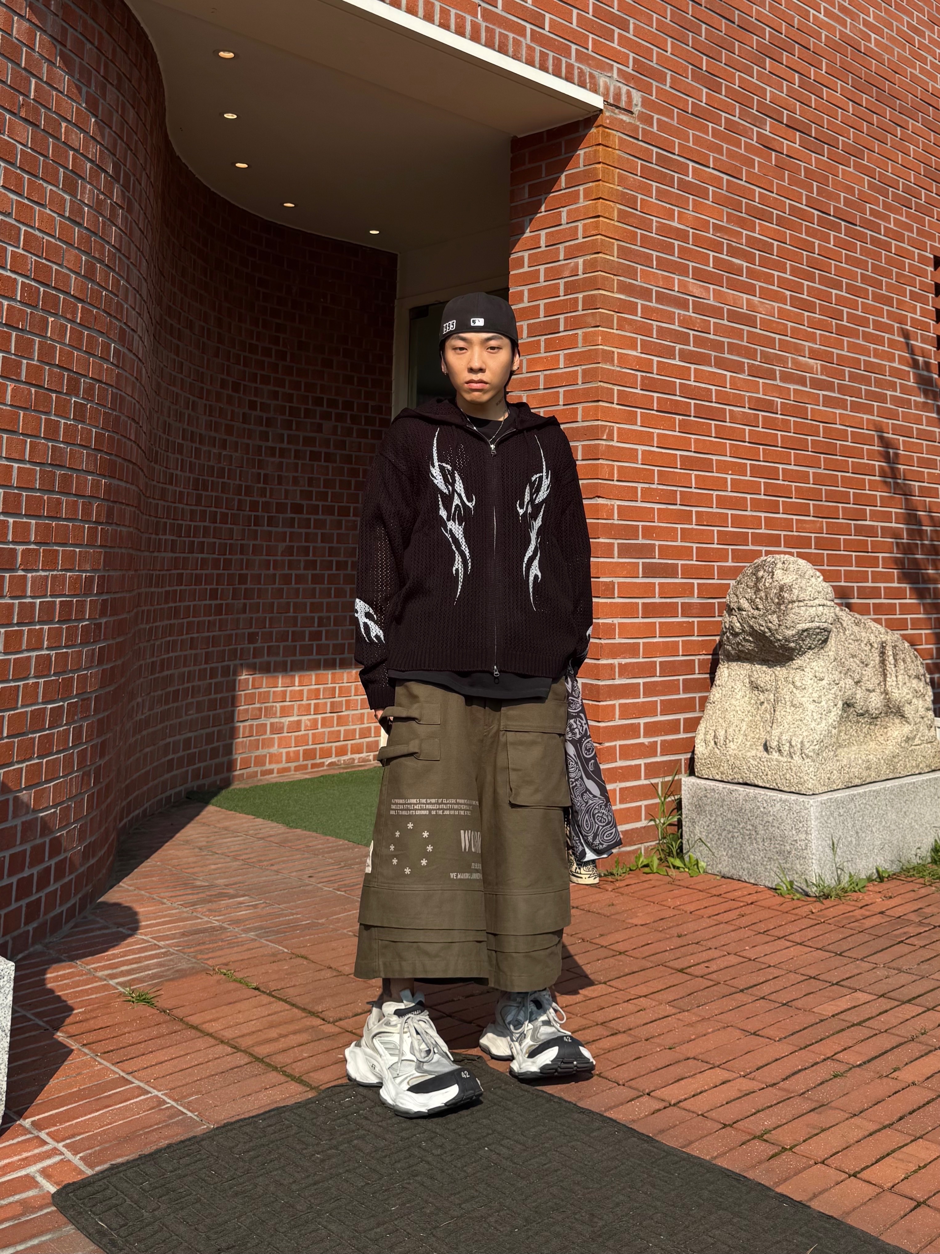 Balenciaga Cargo Sneakers White Grey, Wapworks Engineered Oxford Bermuda Khaki 착용 스타일 - 5
