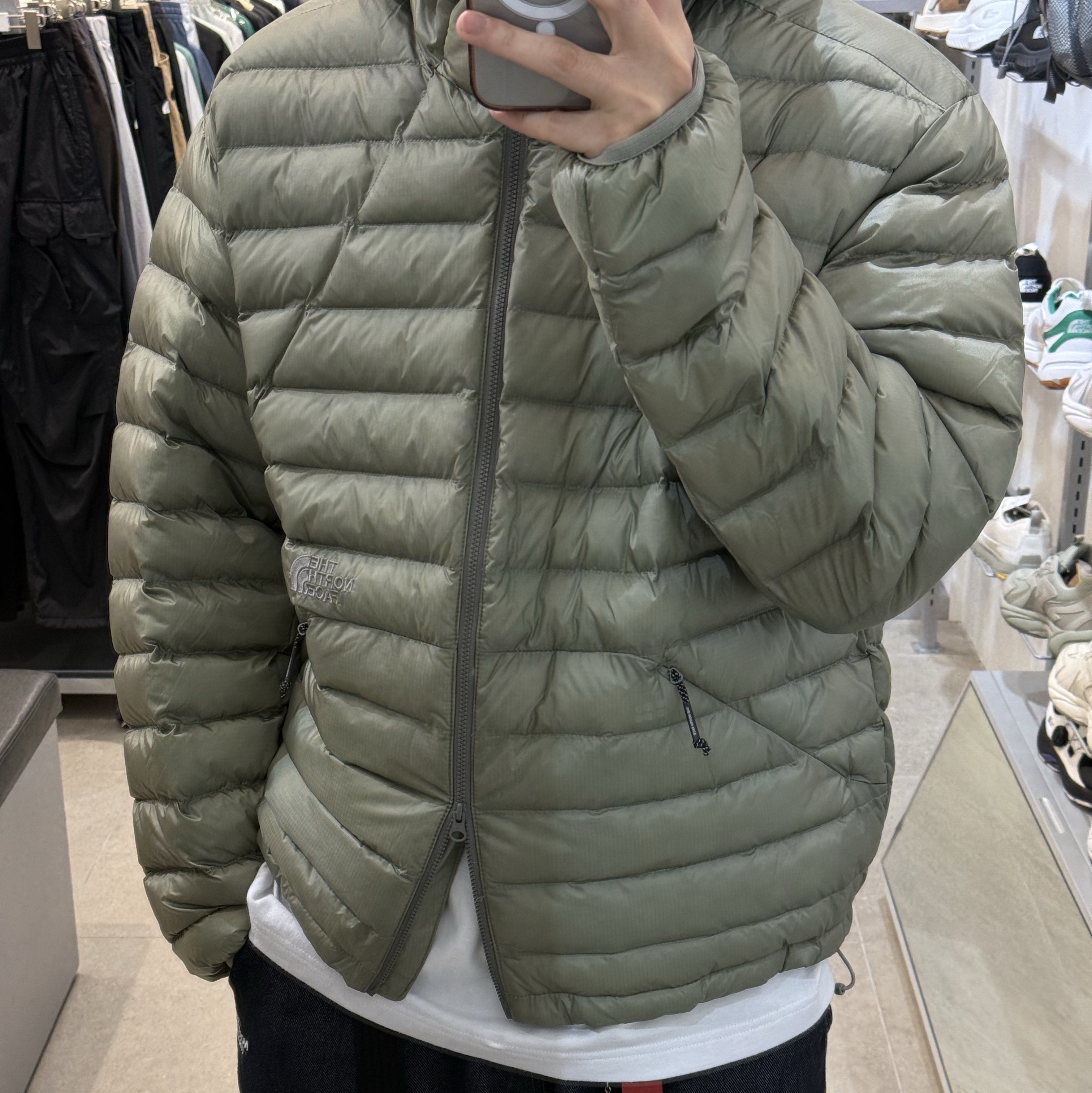 The North Face Ventus On Jacket Light Khaki 착용 스타일