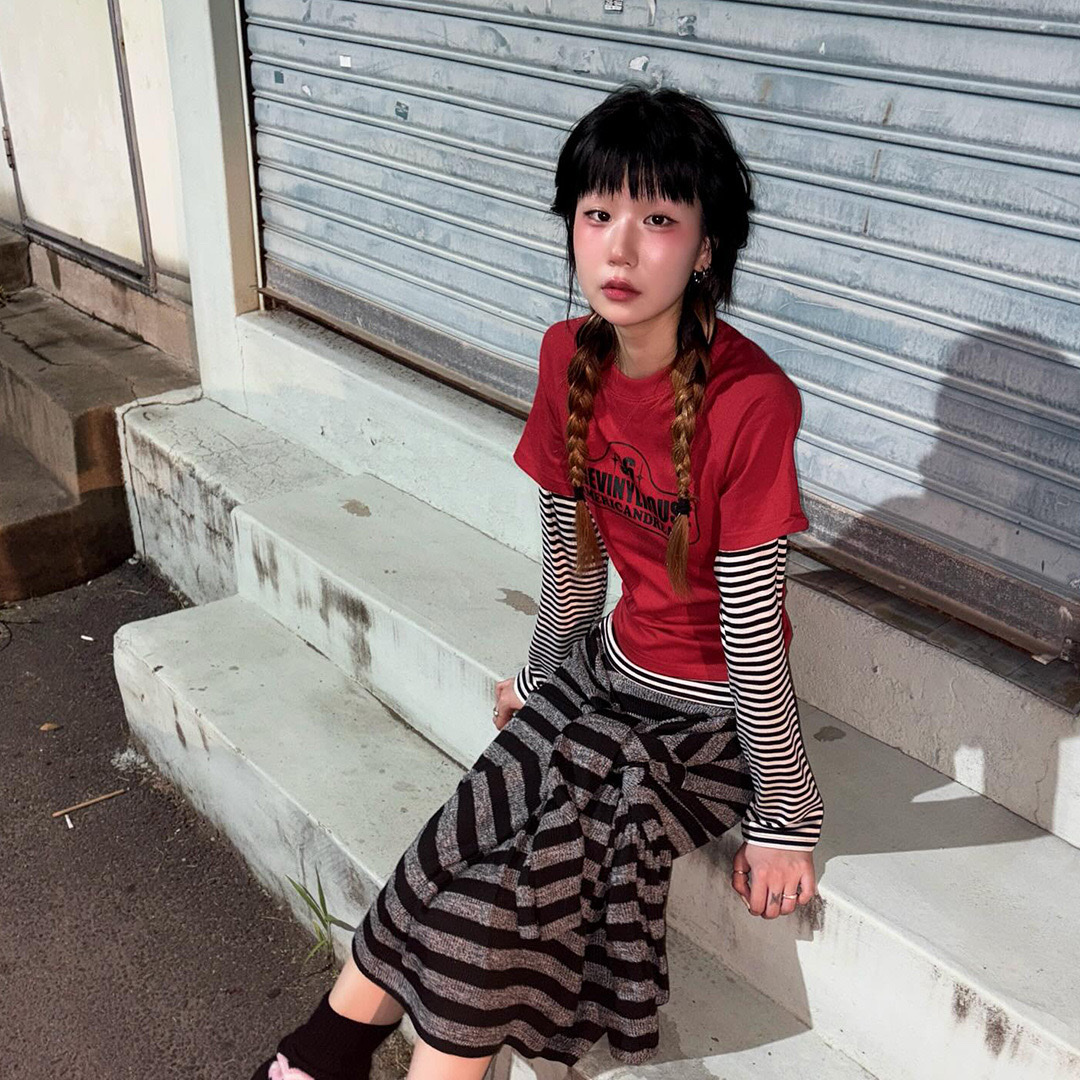 Thevinylhouse 96 Layered LS Tee Red 착용 스타일