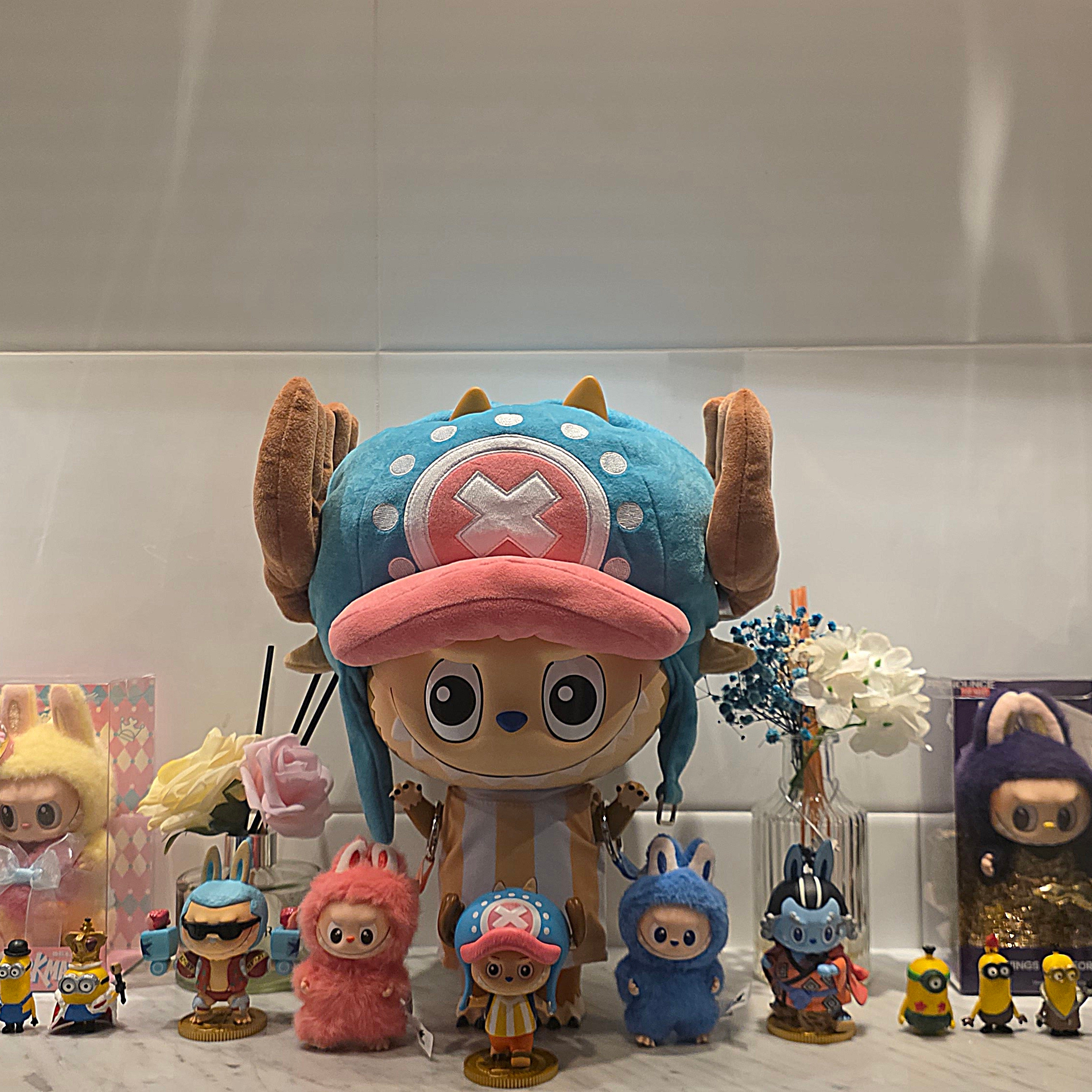 Pop Mart Mega Labubu x One Piece Tony Tony Chopper 400%, Pop Mart Labubu The Monsters Pin For Love Series Vinyl Plush Pendant Sealed Case (N-Z) (1 Blind Box) 착용 스타일