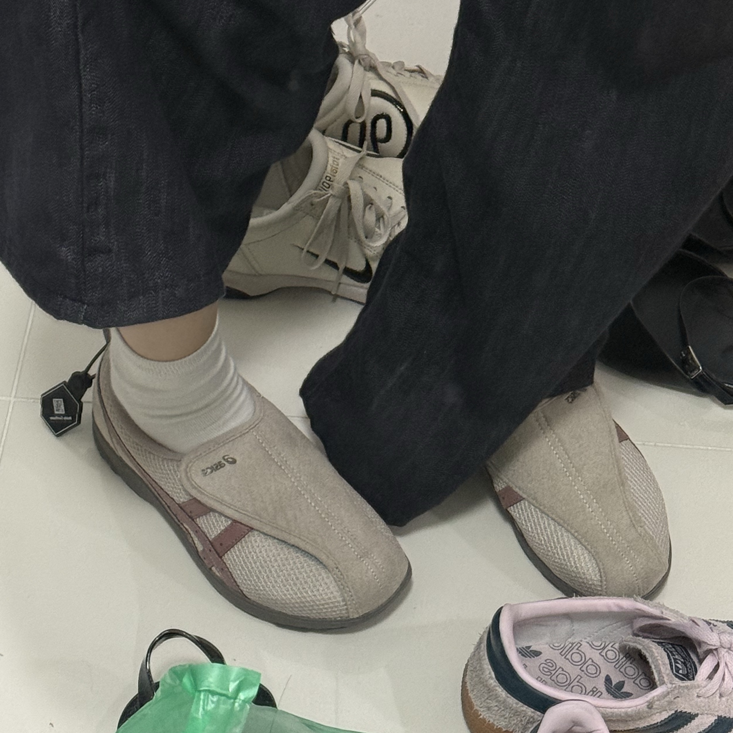 (W) Asics Life Walker 307 Warm Grey Greyish Pink - 3E Wide 착용 스타일