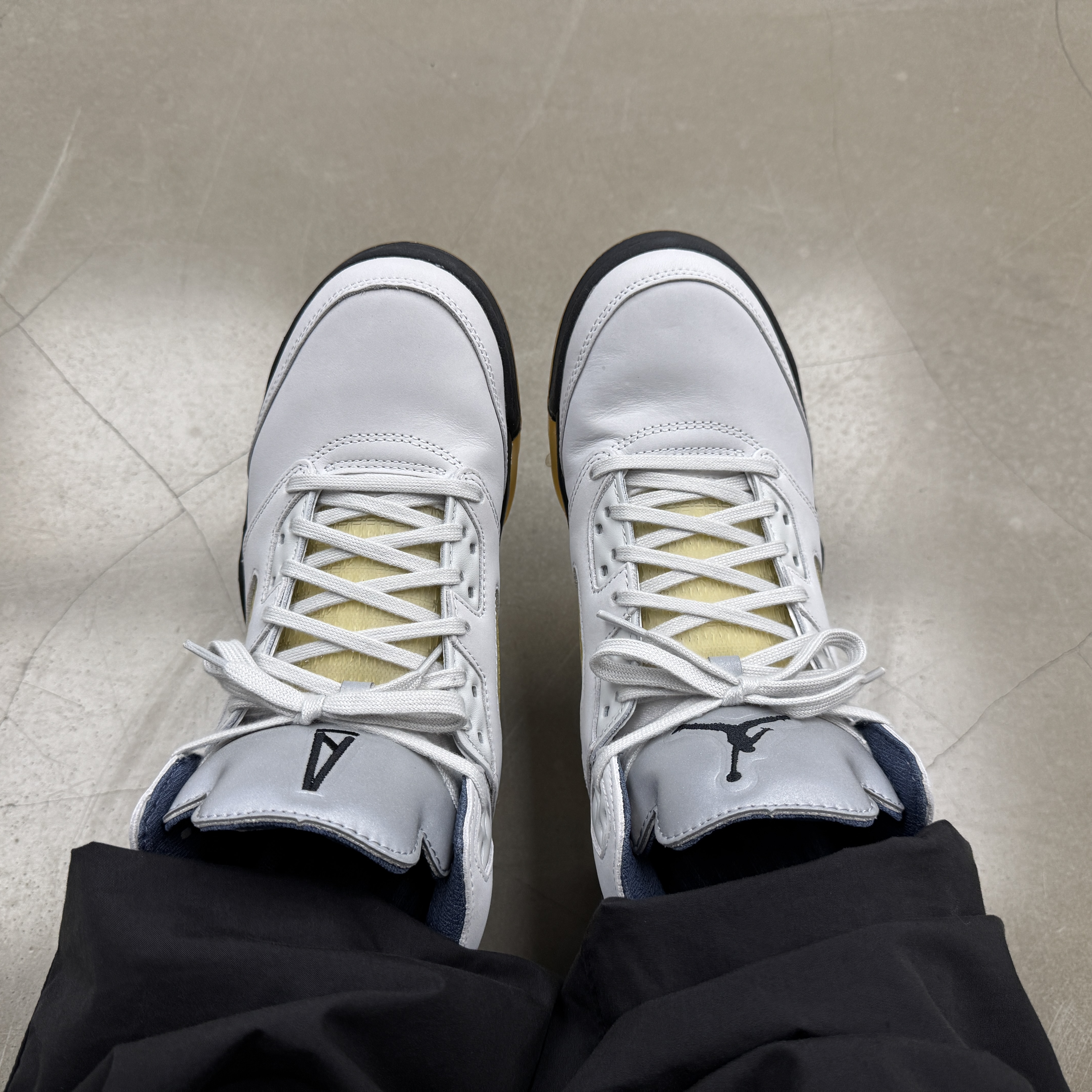 (W) Jordan 5 x A Ma Maniere Retro Dawn 착용 스타일 - 1