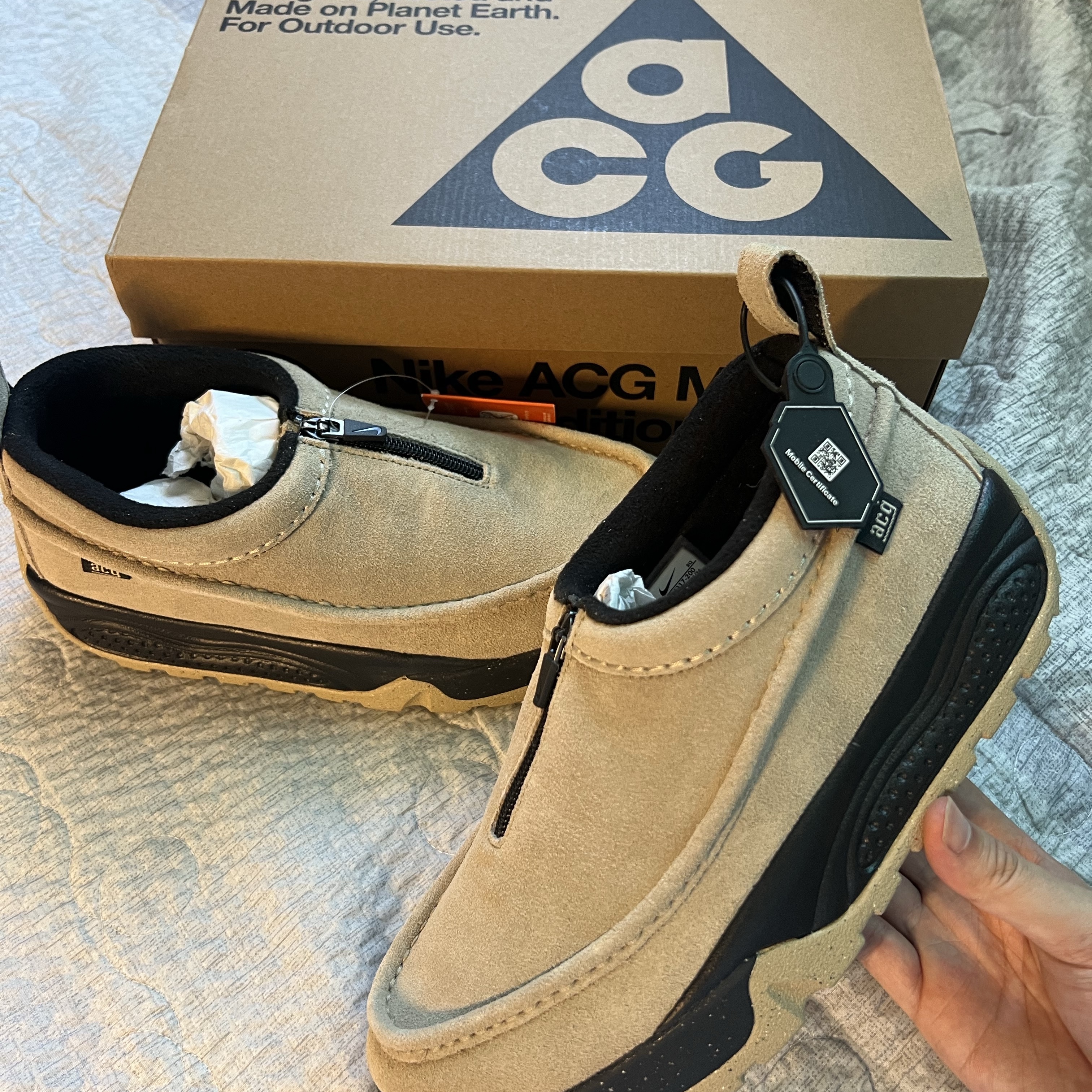 Nike ACG Izy Khaki and Black 착용 스타일