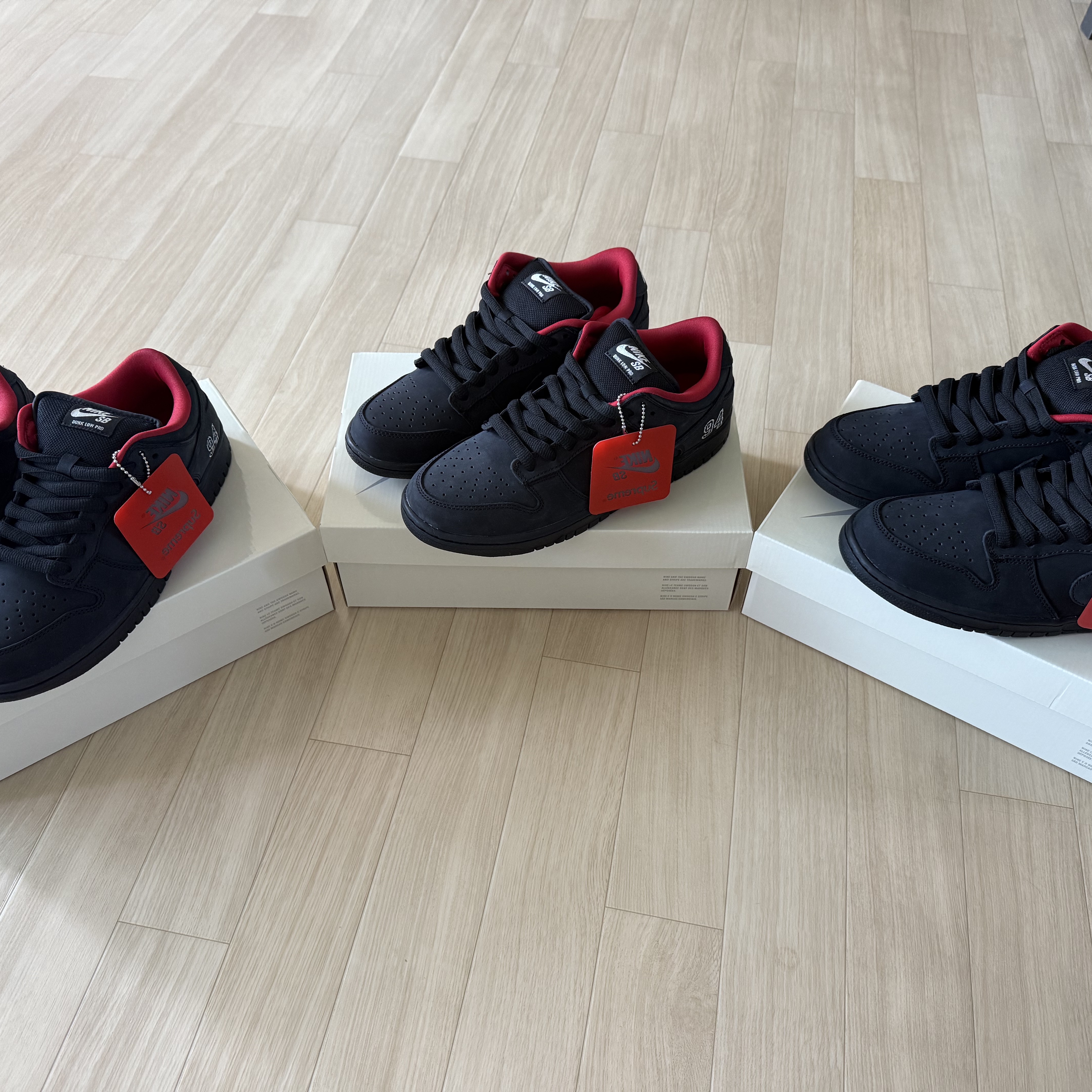 Nike x Supreme SB Dunk Low Black 착용 스타일 - 1