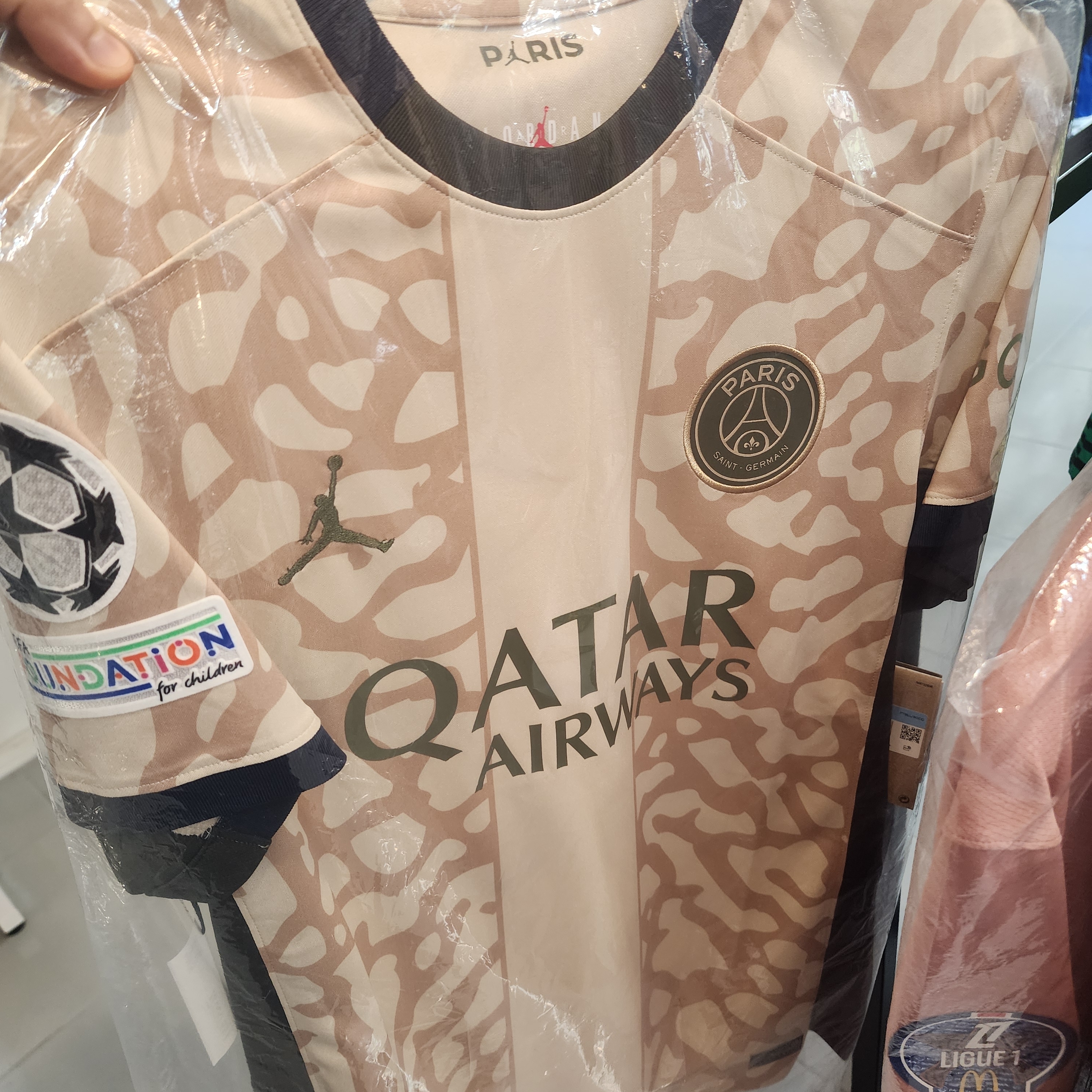 Jordan x Paris Saint-Germain 2023/24 Dri-Fit Stadium 4th Jersey Hemp (Non Marking Ver.) 착용 스타일